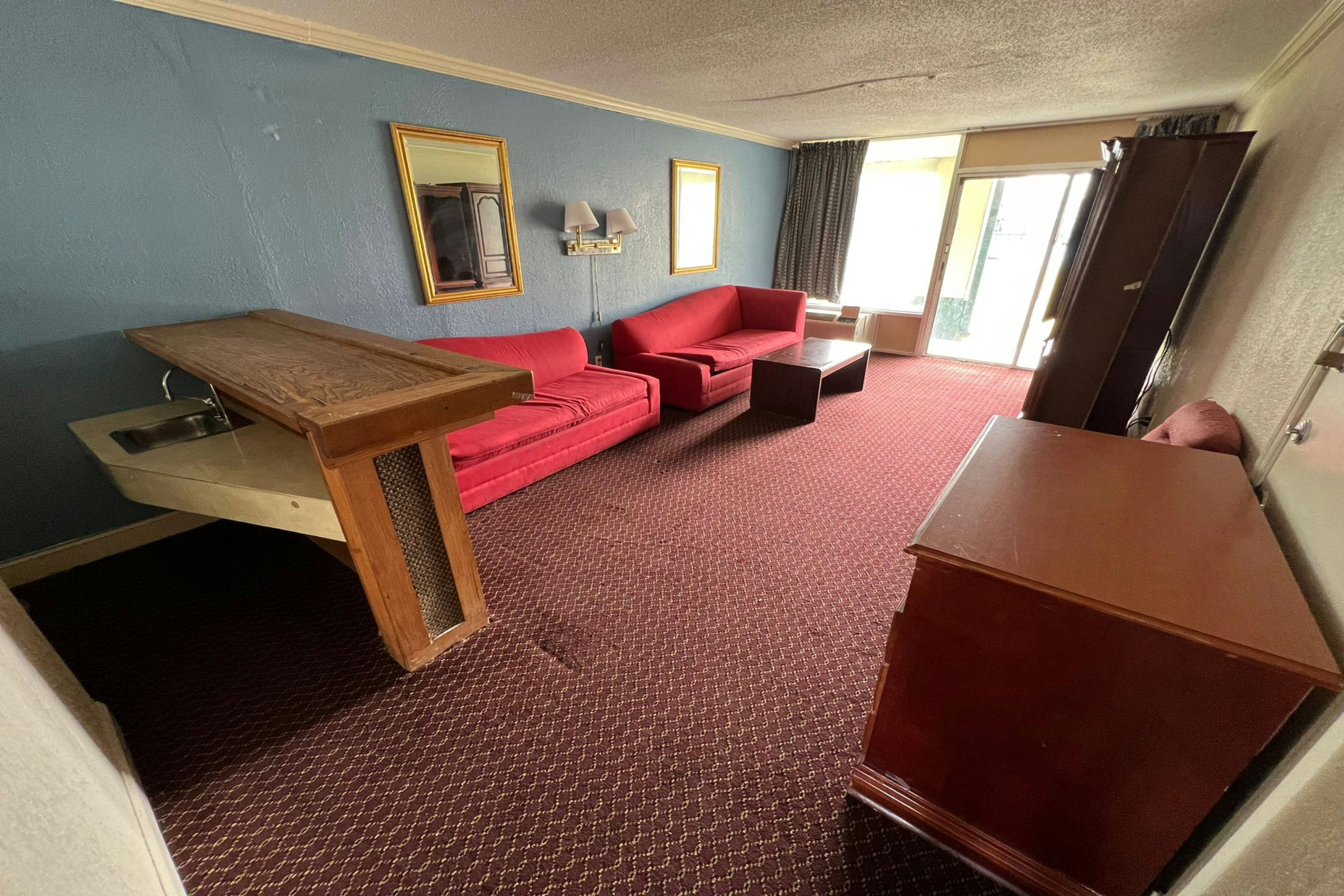 Super Inn & Suites by OYO