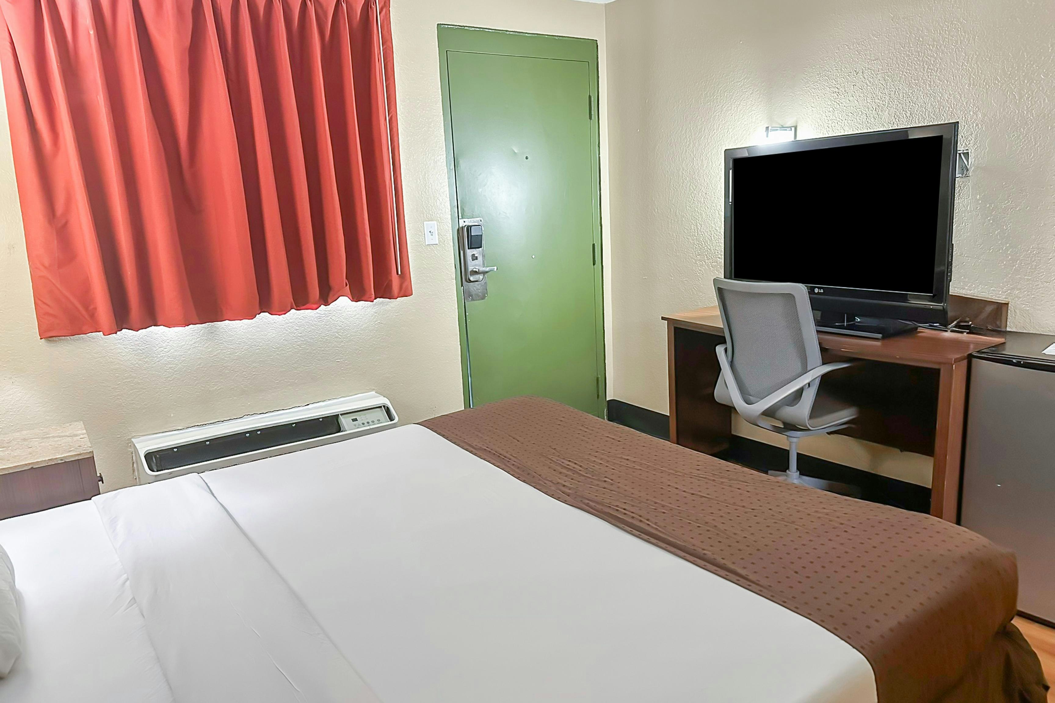 OYO Hotel Mobile, AL I-65 at Airport Blvd