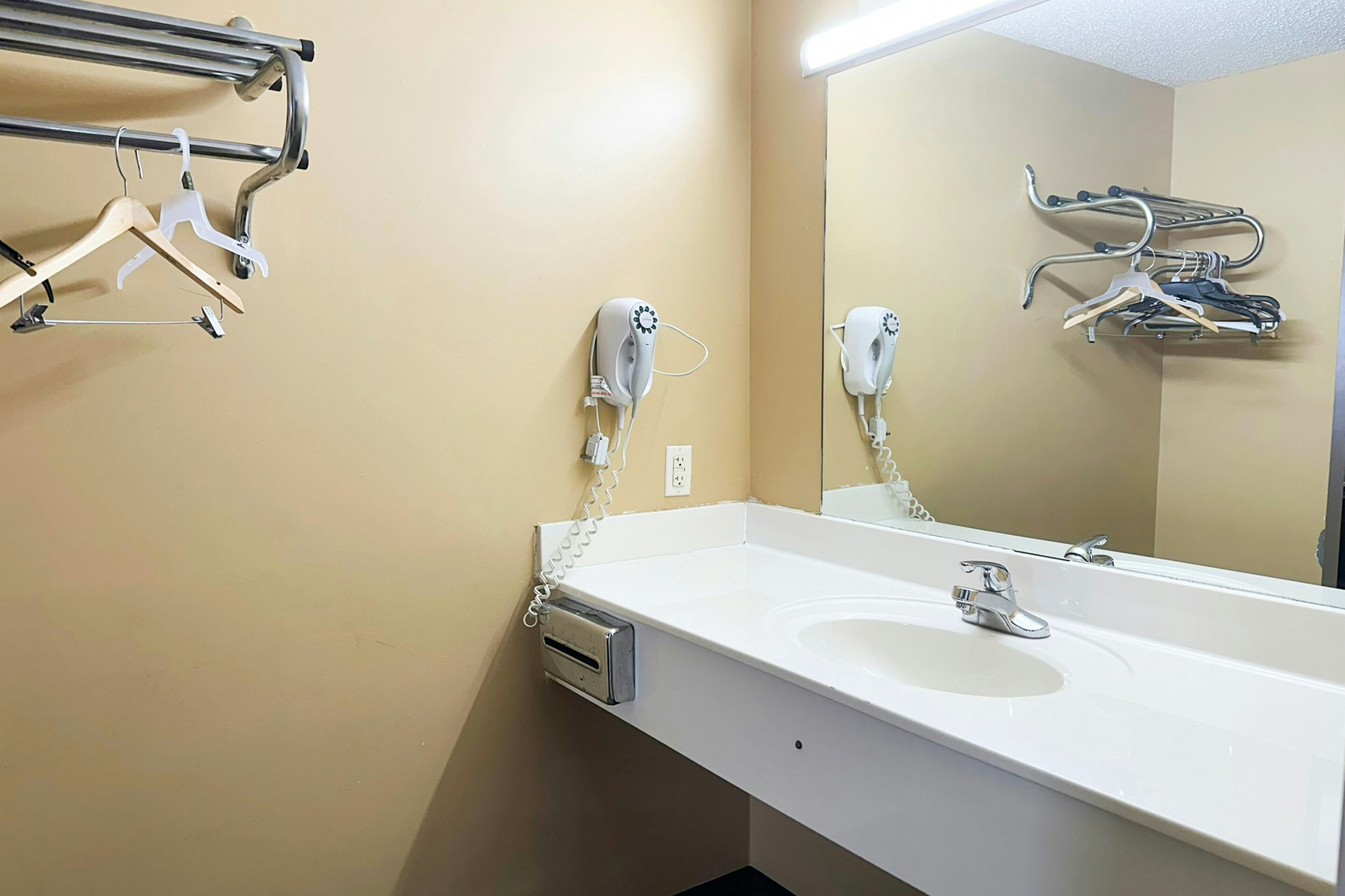 Garden Inn Suites