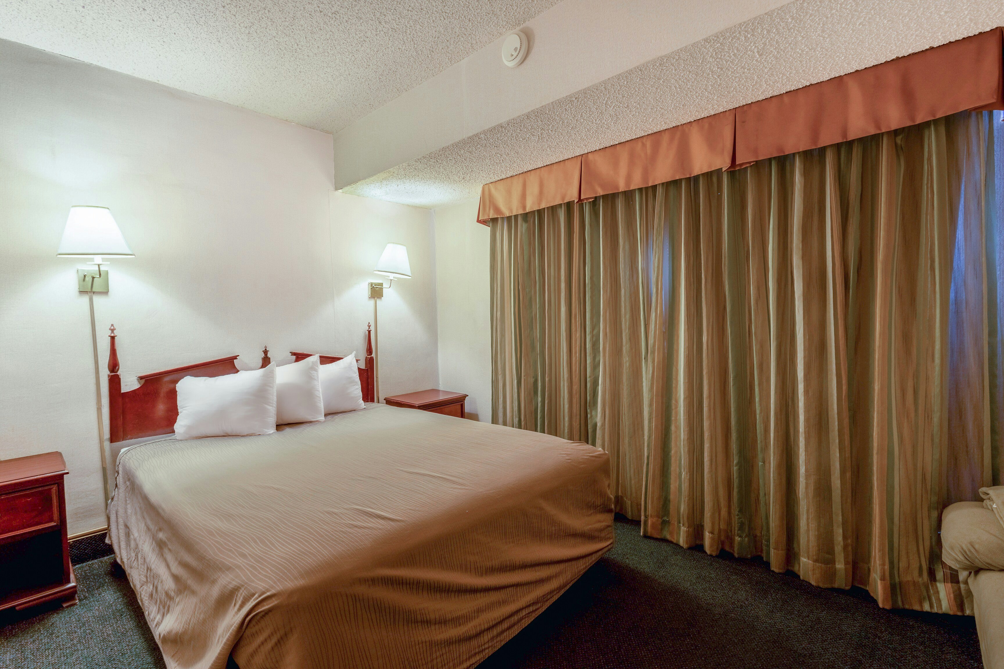 Royal Holiday Motel By Belvilla Gallup I-40