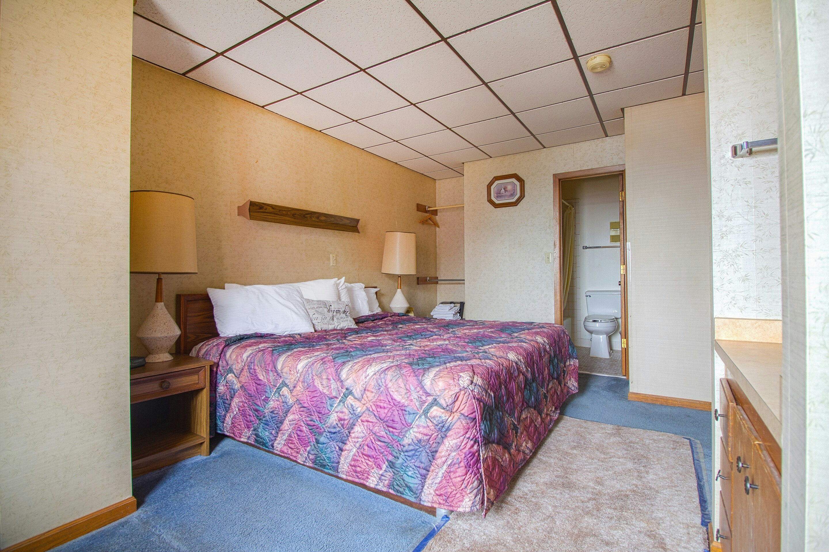 King Bed with Kitchenette