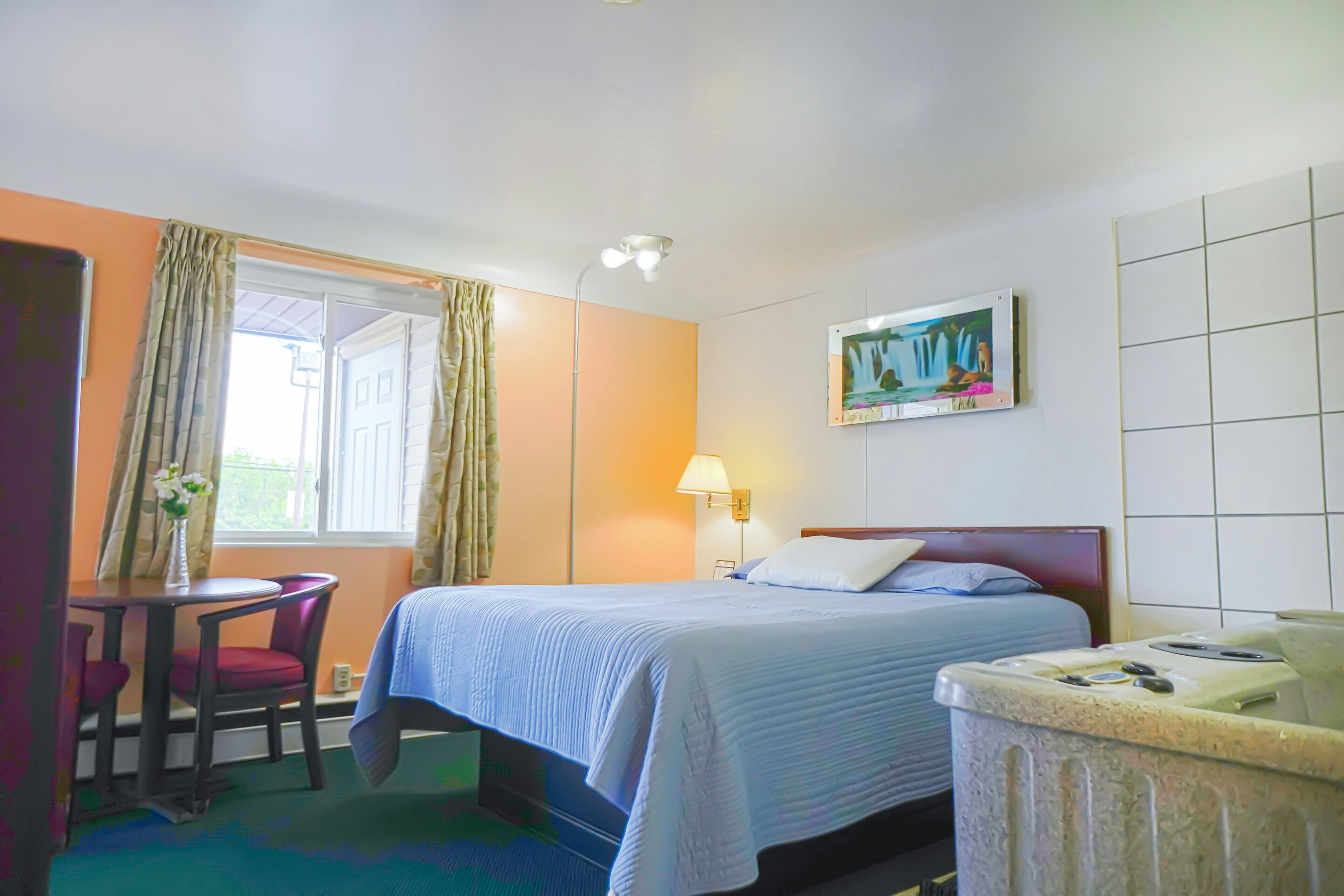 Queen Bed with Spa