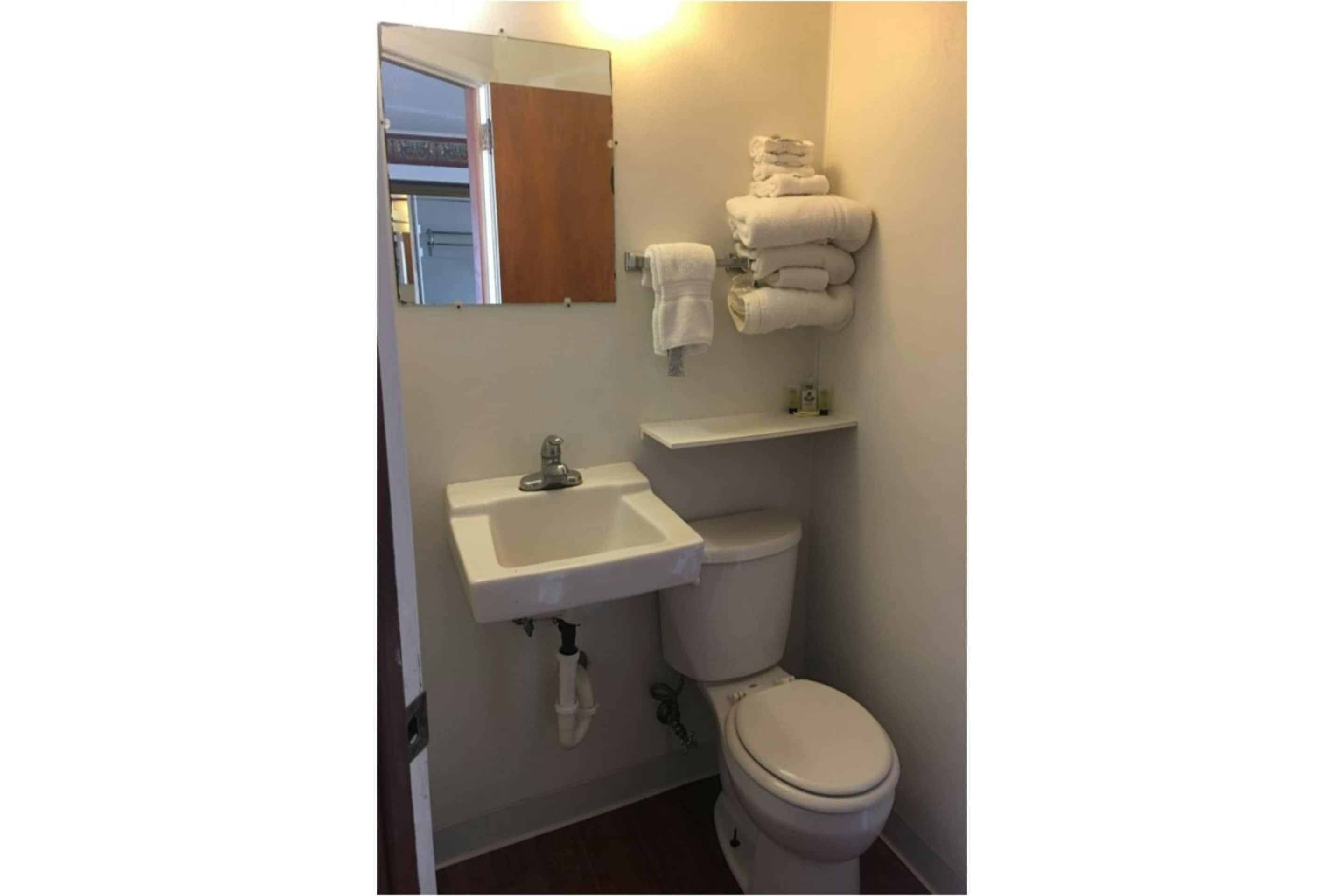 Colonial Inn Extended Stay By
