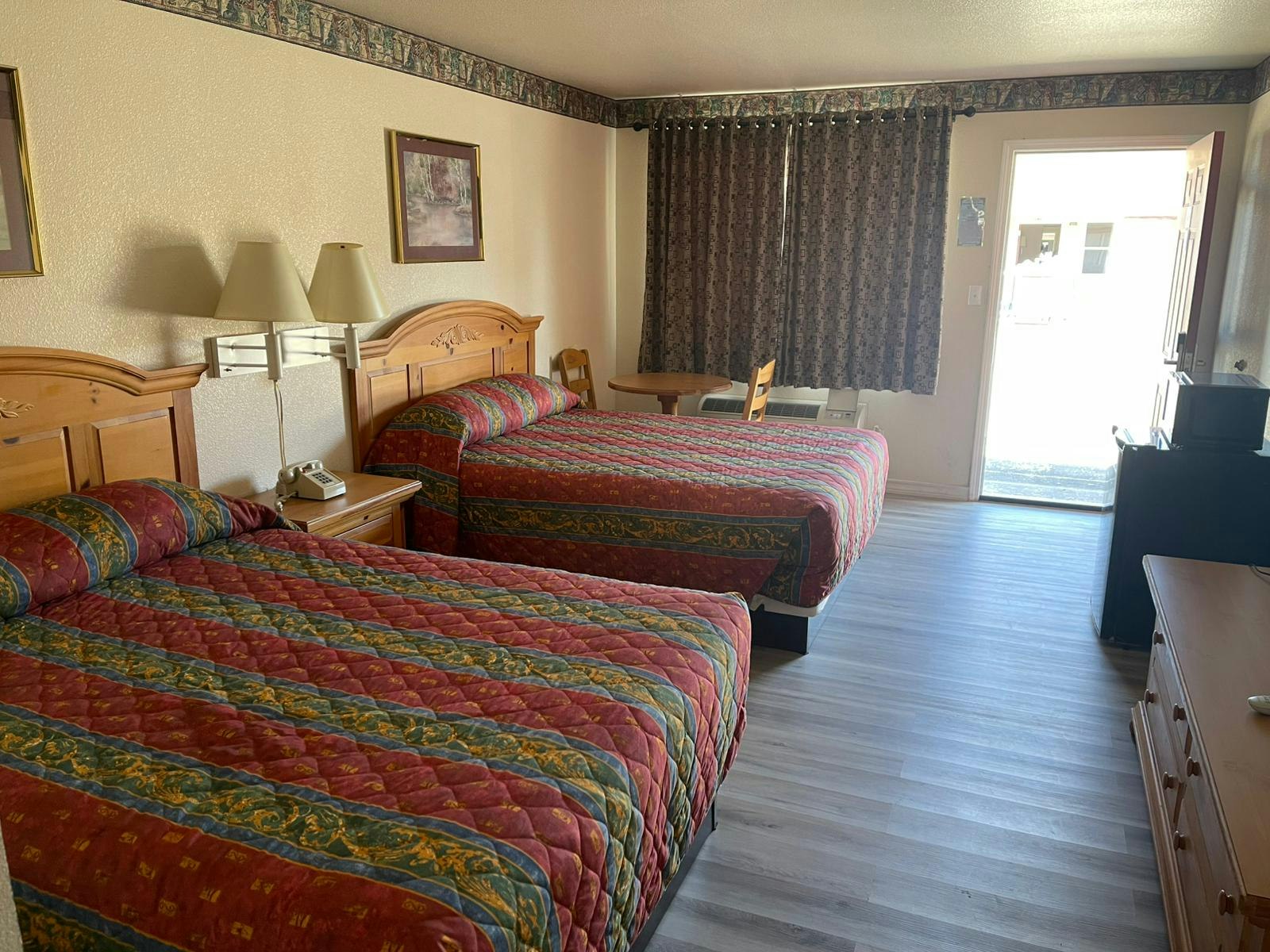 2 Queen Beds Non-Smoking