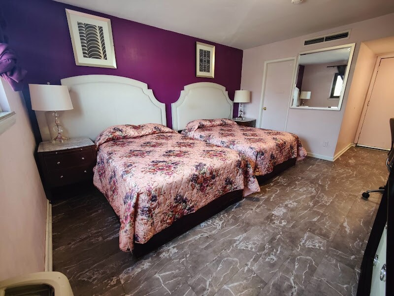 2 Full Beds Non-Smoking