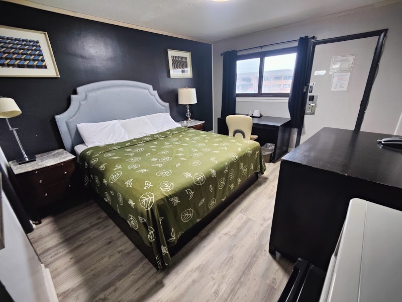 OYO Hotel Edgebrook Chicago North Shore