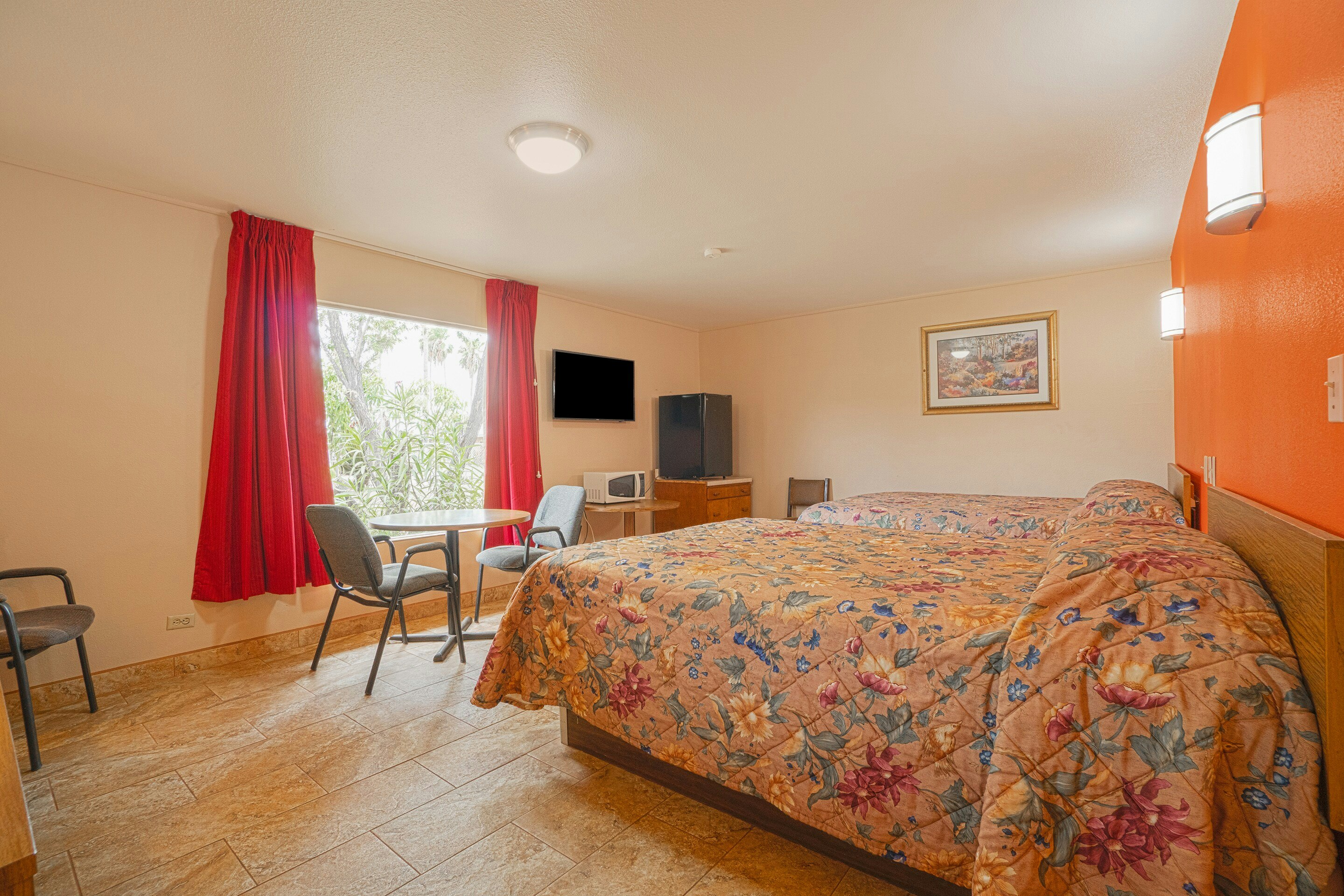 2 Queen Bed
