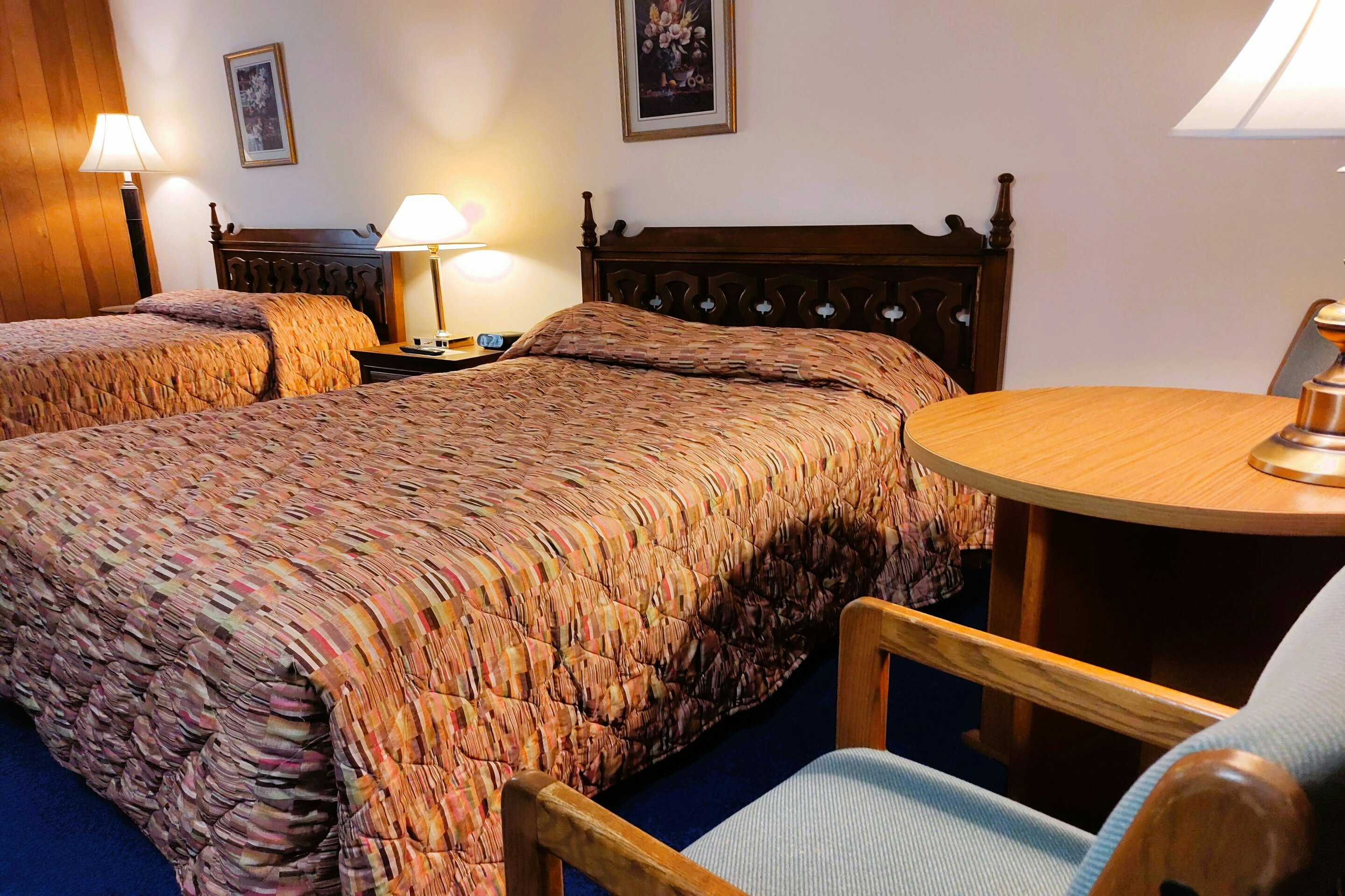 2 Full Beds with 1 Twin Bed & Rollaway