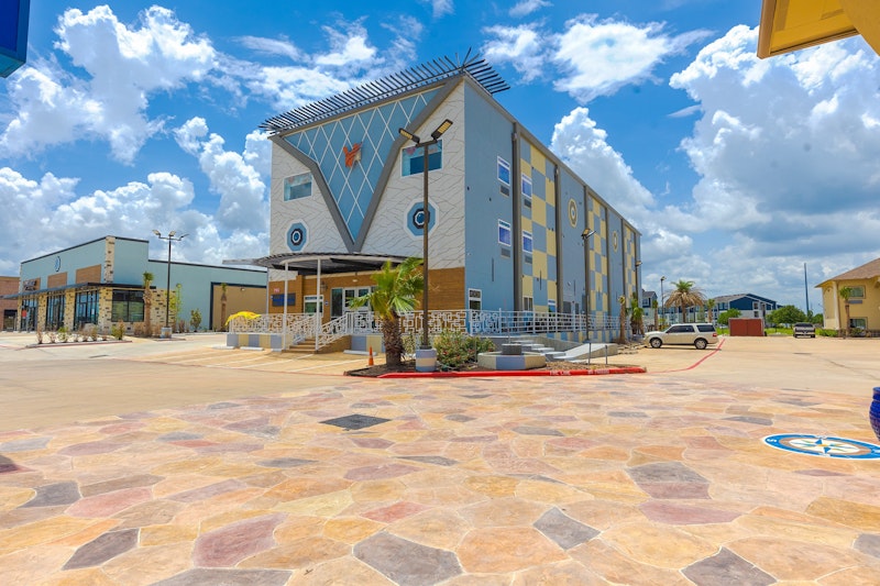 La Vyoma Villas, Westpark Hwy 6