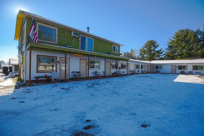 Love Hotels Tomahawk by OYO at Lake Mohawksin WI