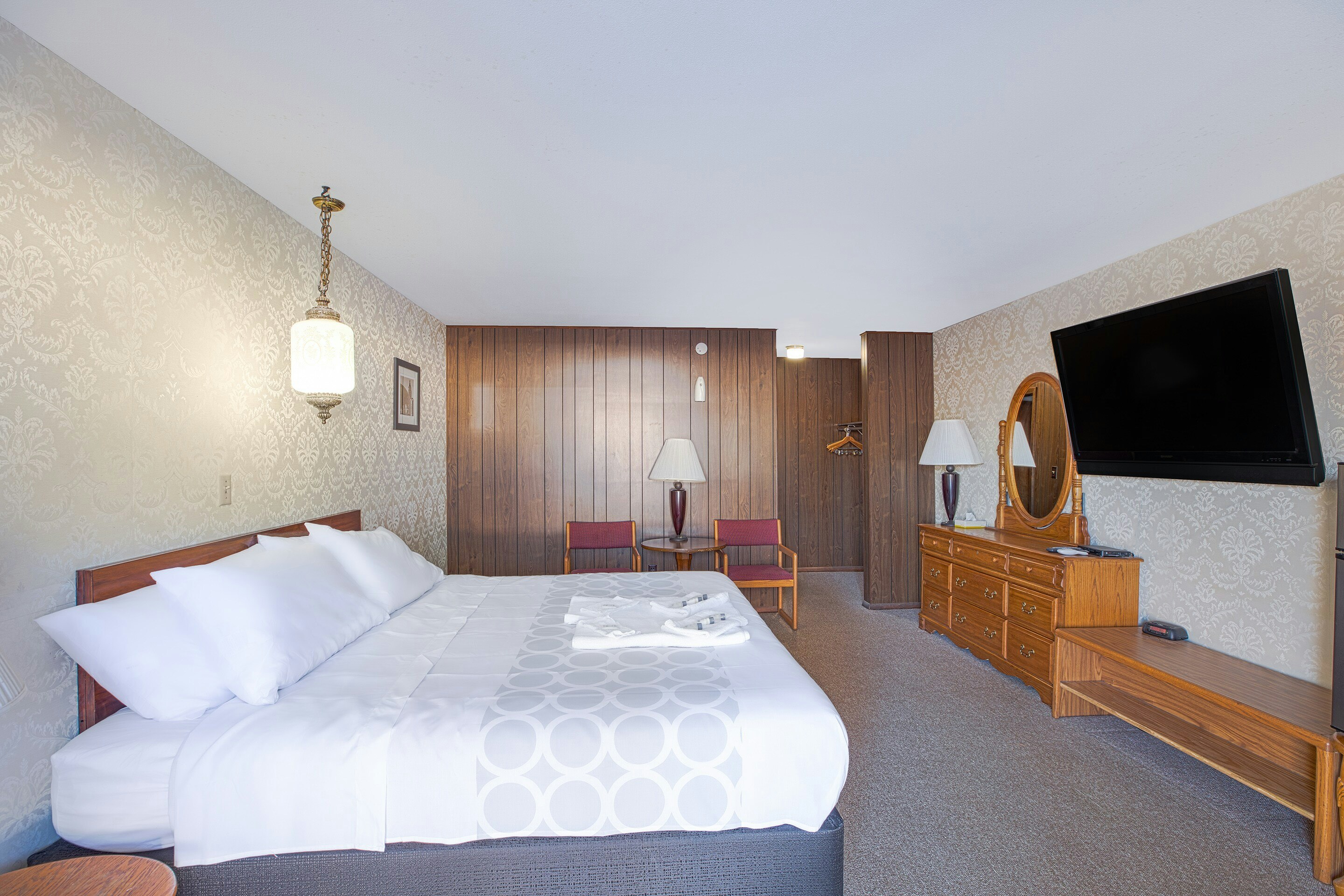 Love Hotels Tomahawk by OYO at Lake Mohawksin WI