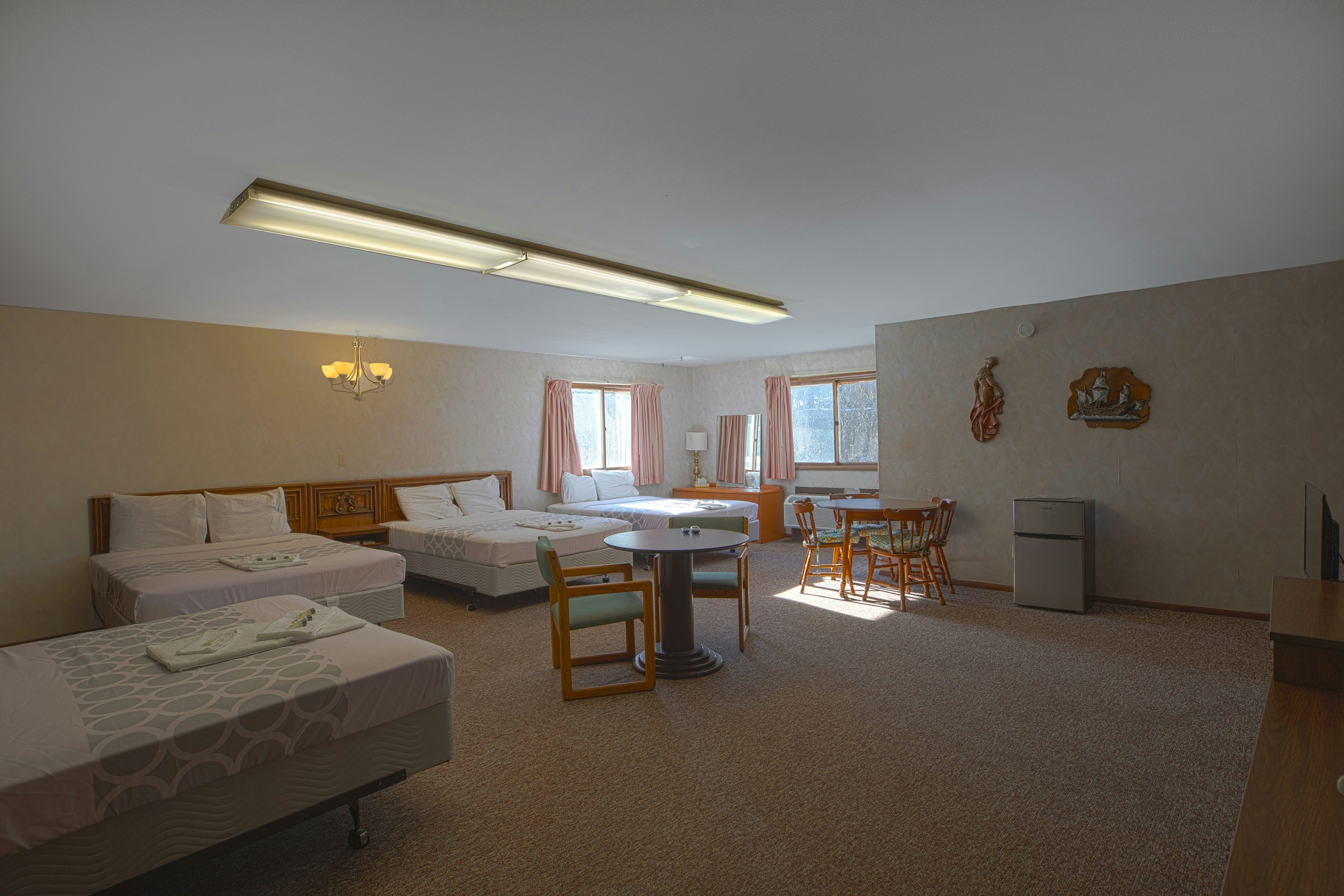 Family Room 4 Queen Beds