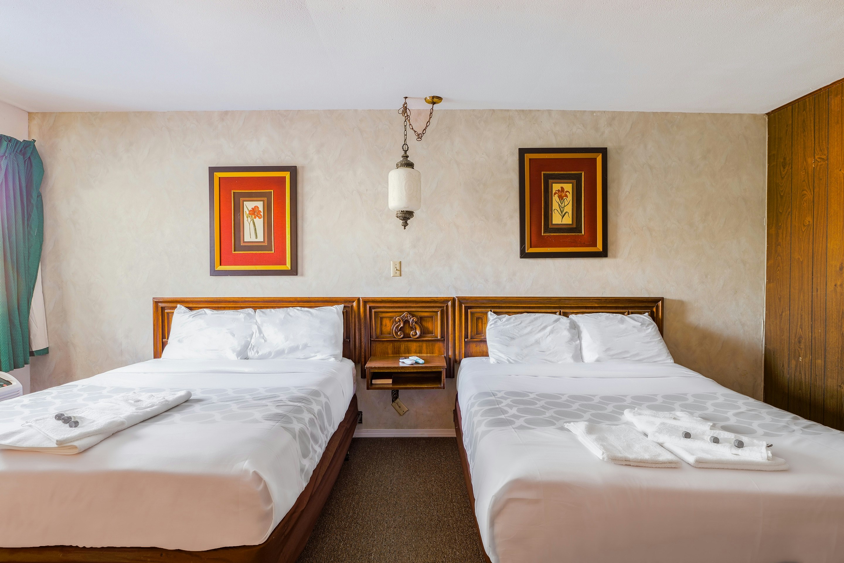 2 Queen Bed