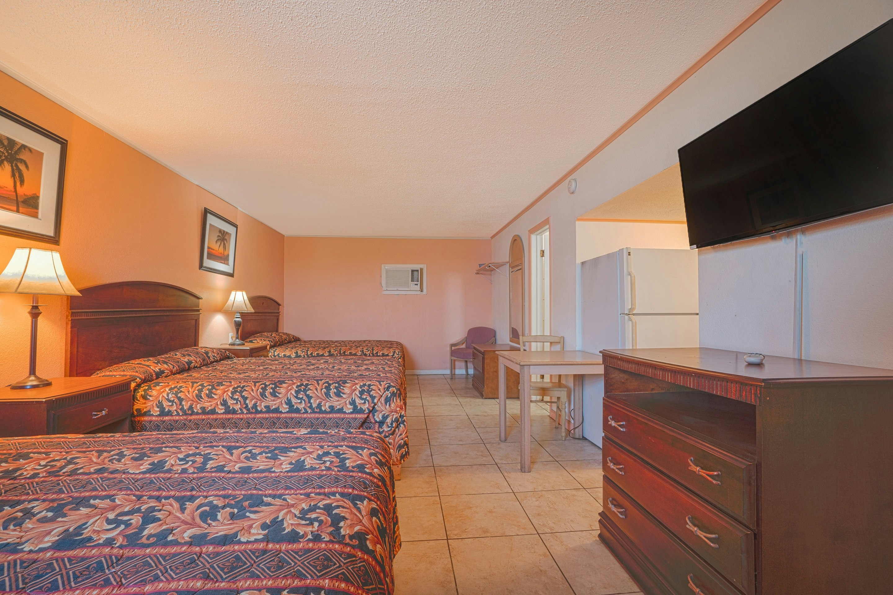 3 Queen Beds