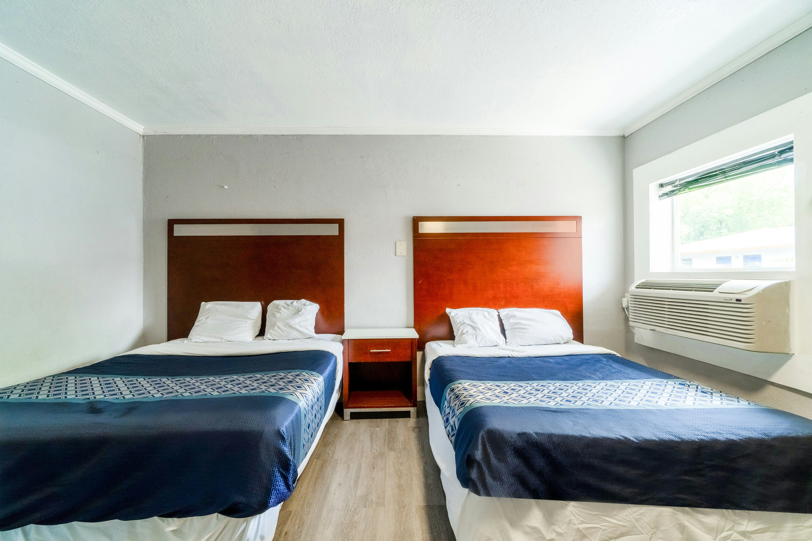 2 Full Beds Non-Smoking