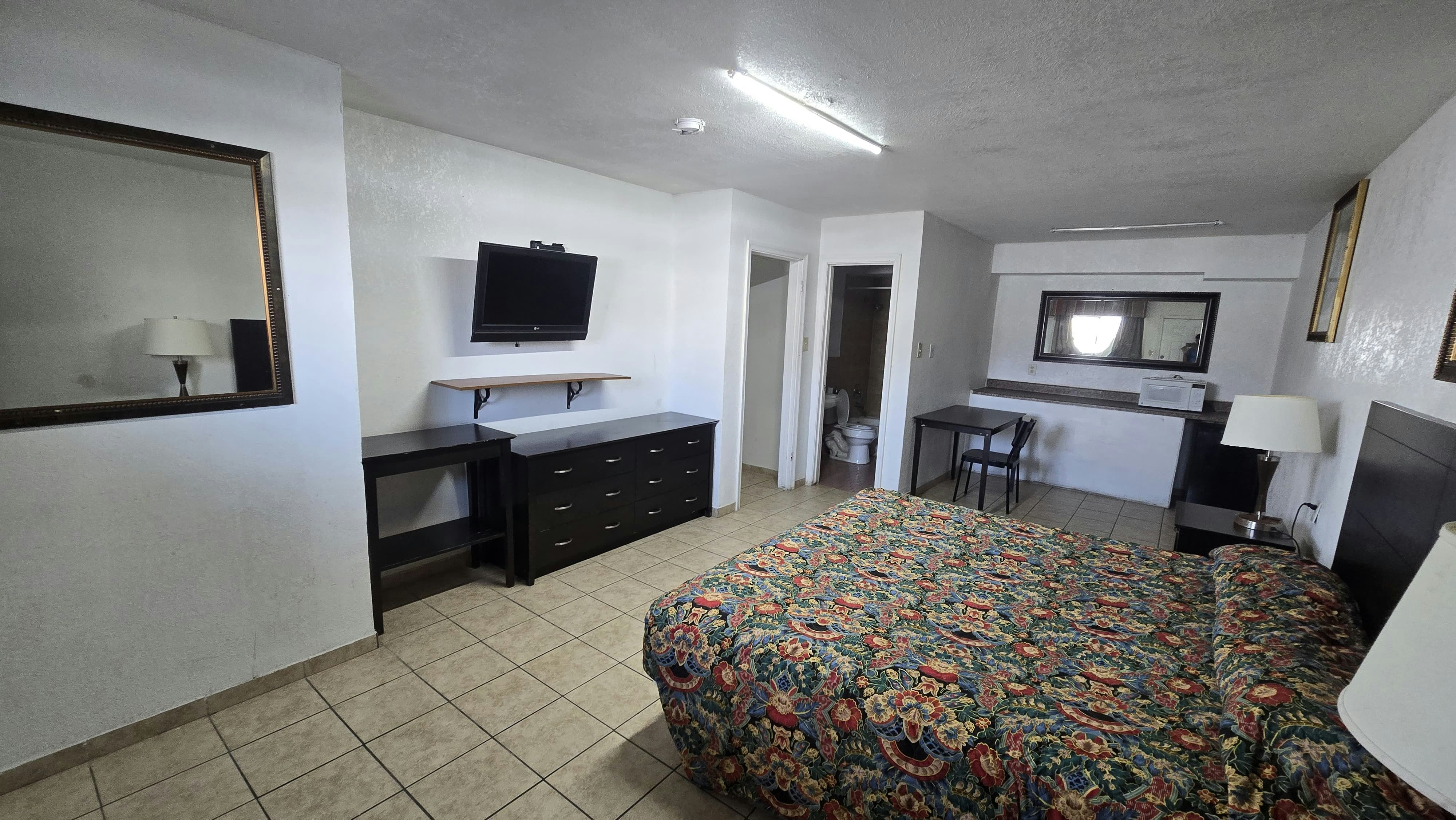Super 7 Inn By OYO San Antonio N.W. Medical Center