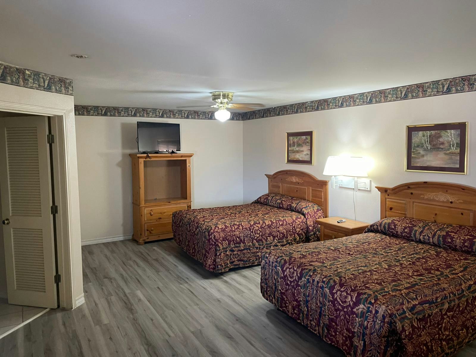 Lakeside inn suites by OYO Mathis I 37