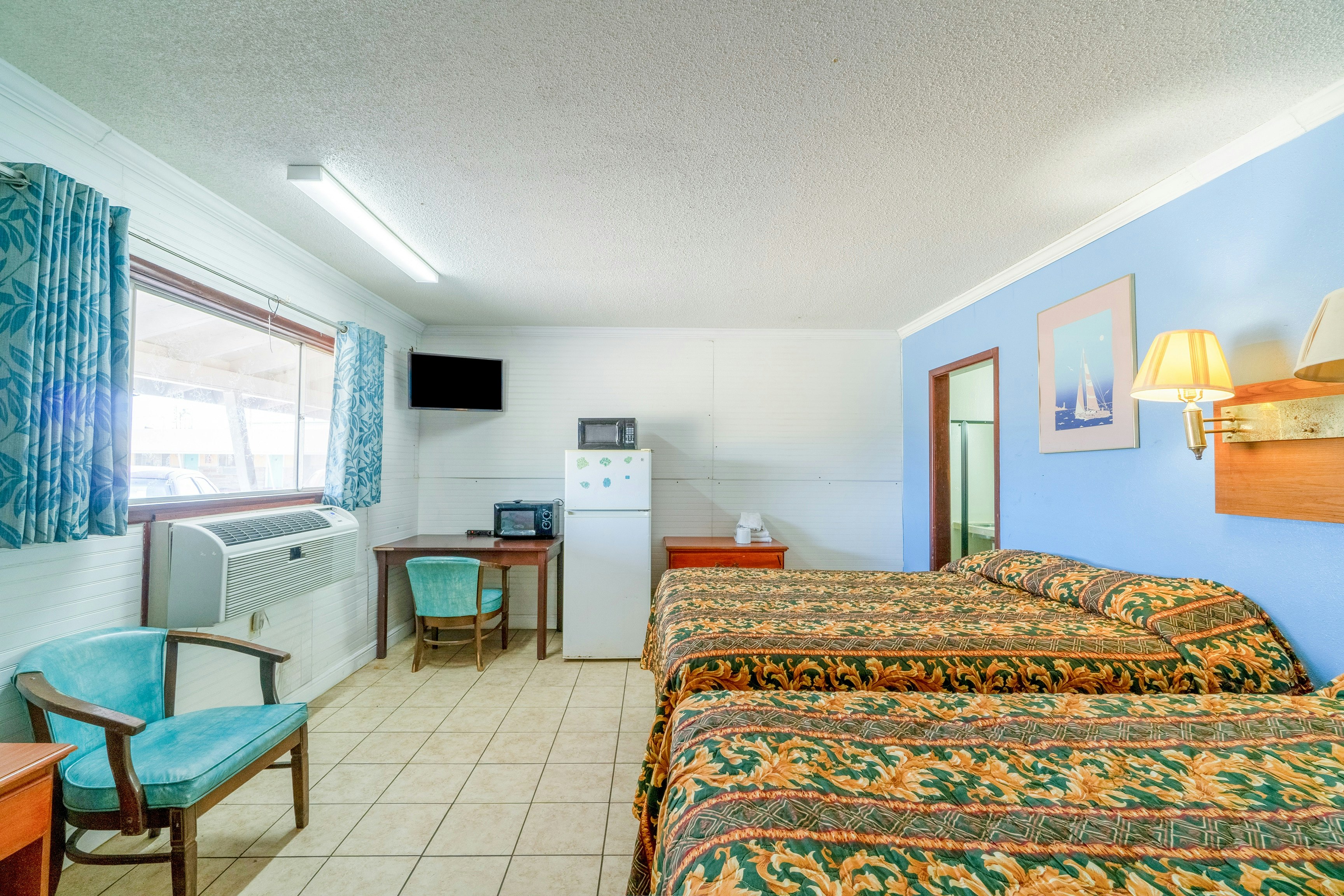 2 Queen Beds with Kitchenette Non-Smoking