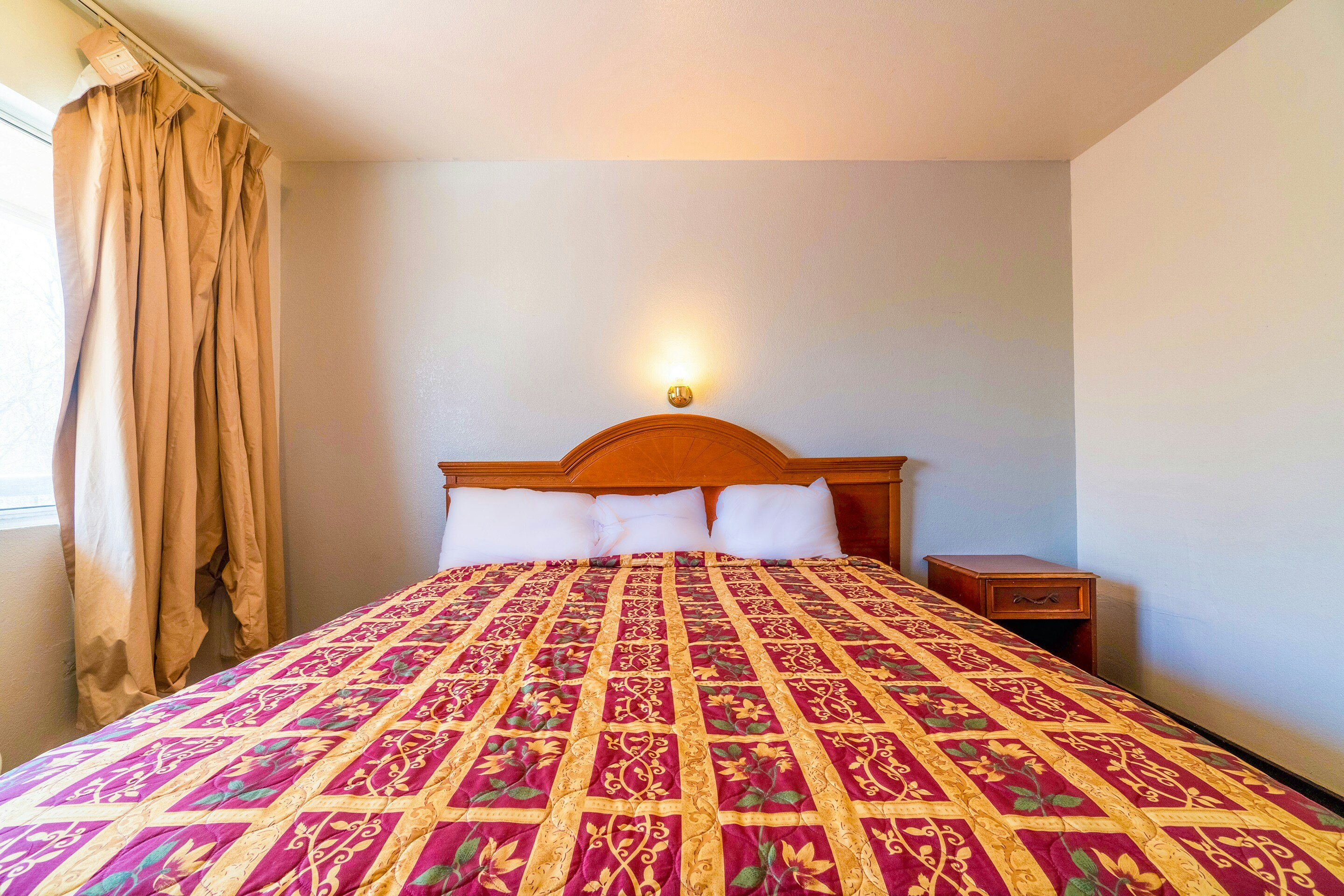Castle Inn & Suites By OYO