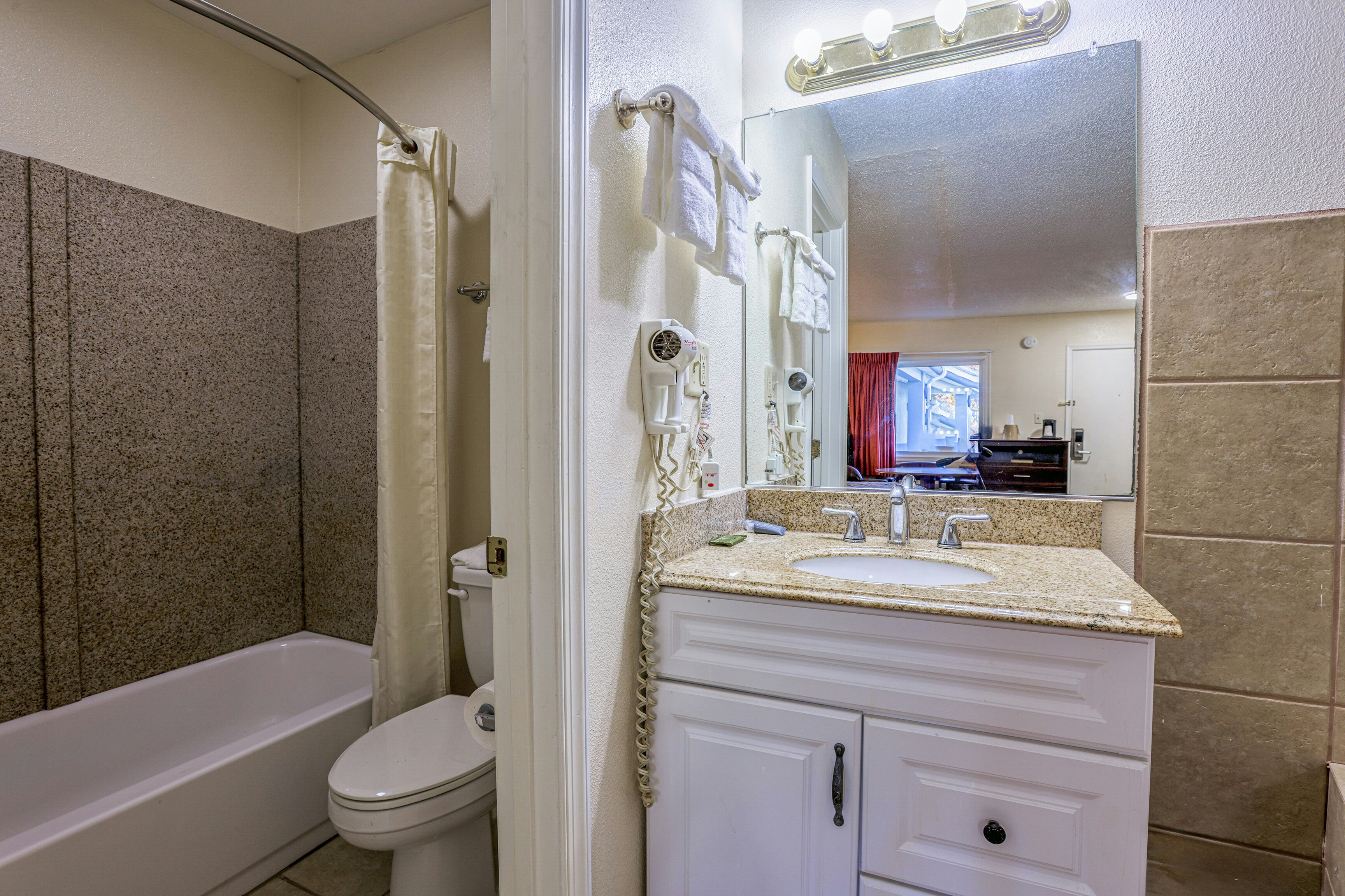 Queen Bed Suite With Jetted Tub