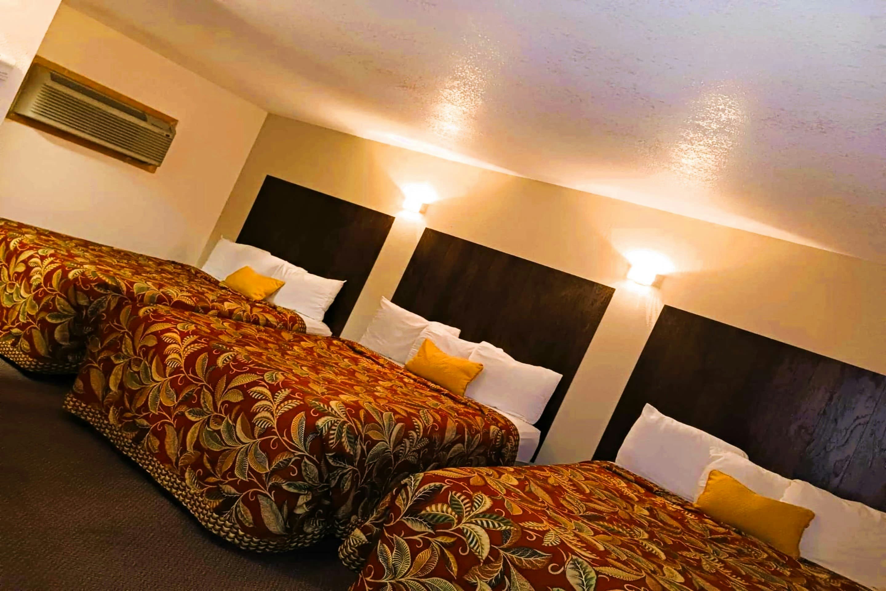 3 Queen Beds