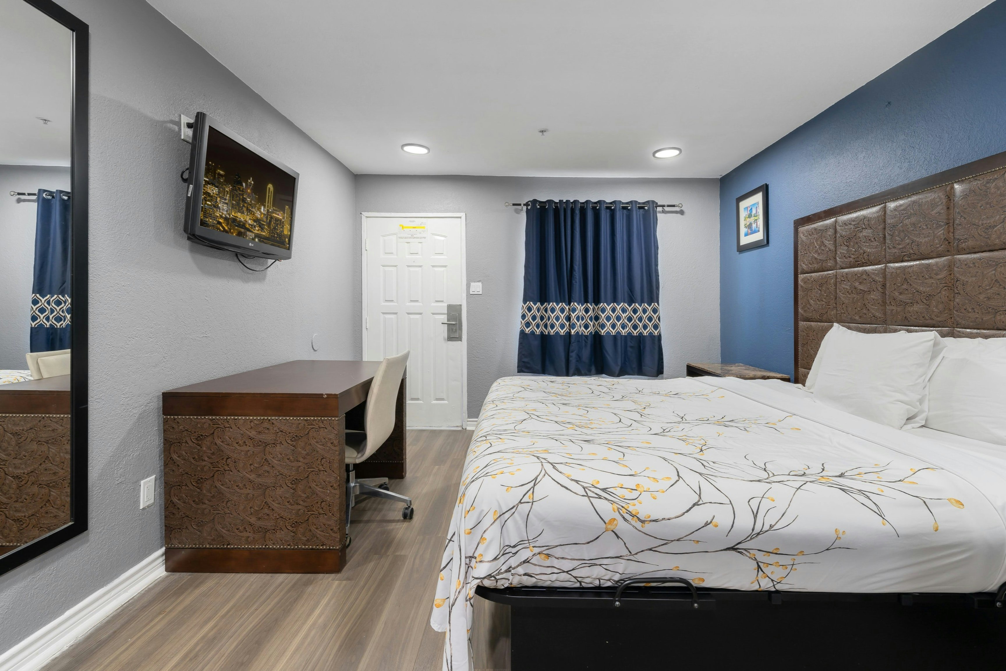 Queen Bed Non-Smoking