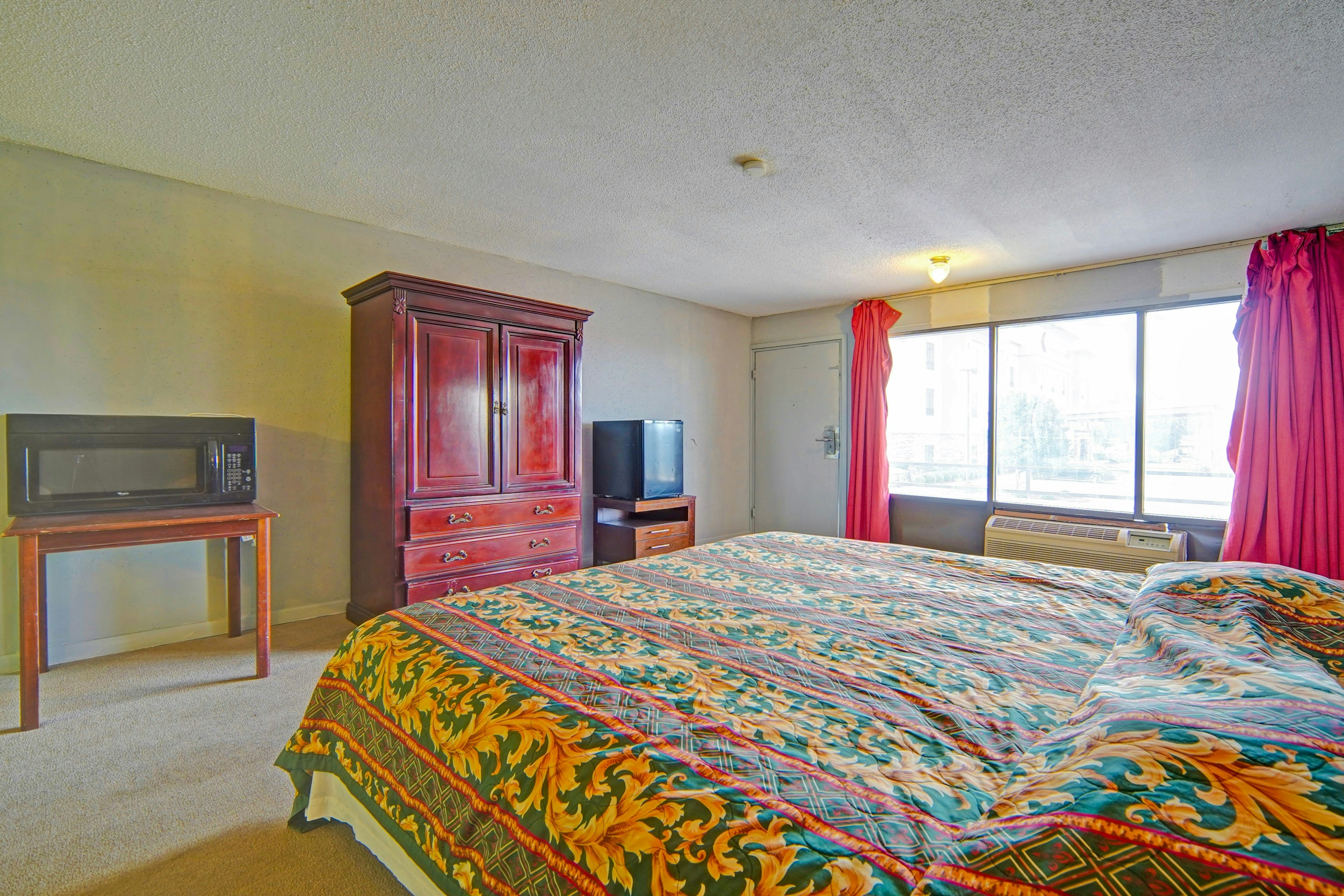 Queen Bed Non-Smoking