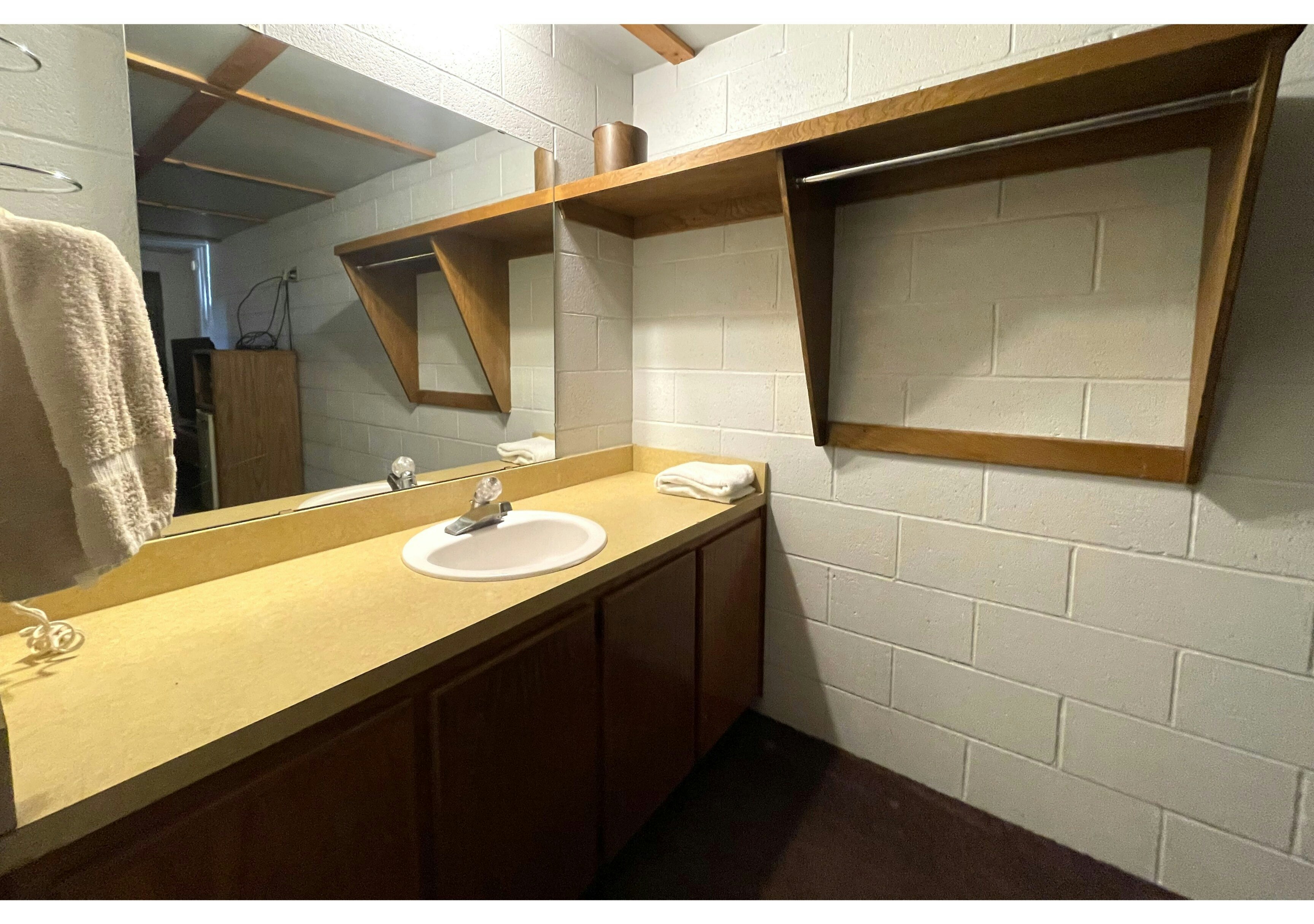 2 Full Beds with Kitchenette
