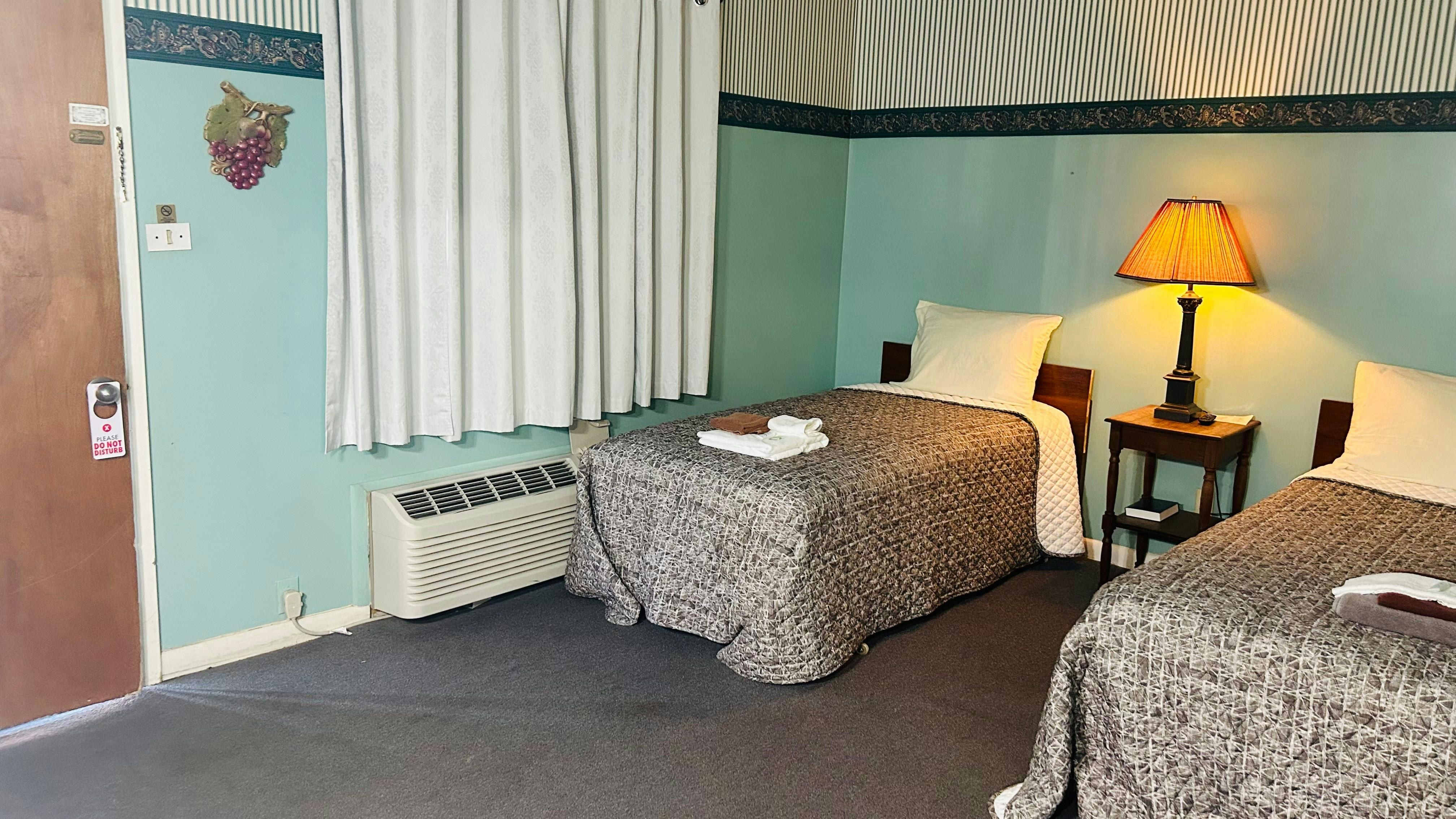 1 Full Bed and 1 Single Bed