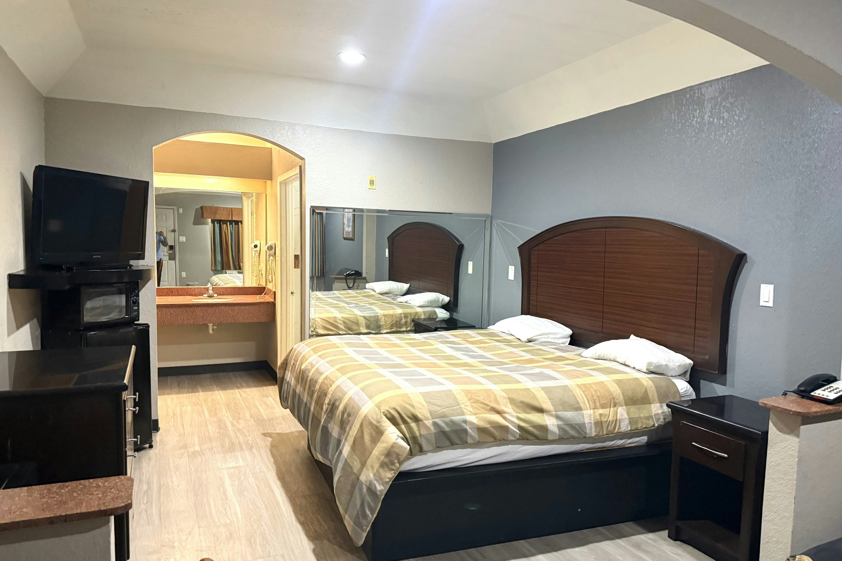 Hotel O Regency Suites Houston – IAH Beltway 8
