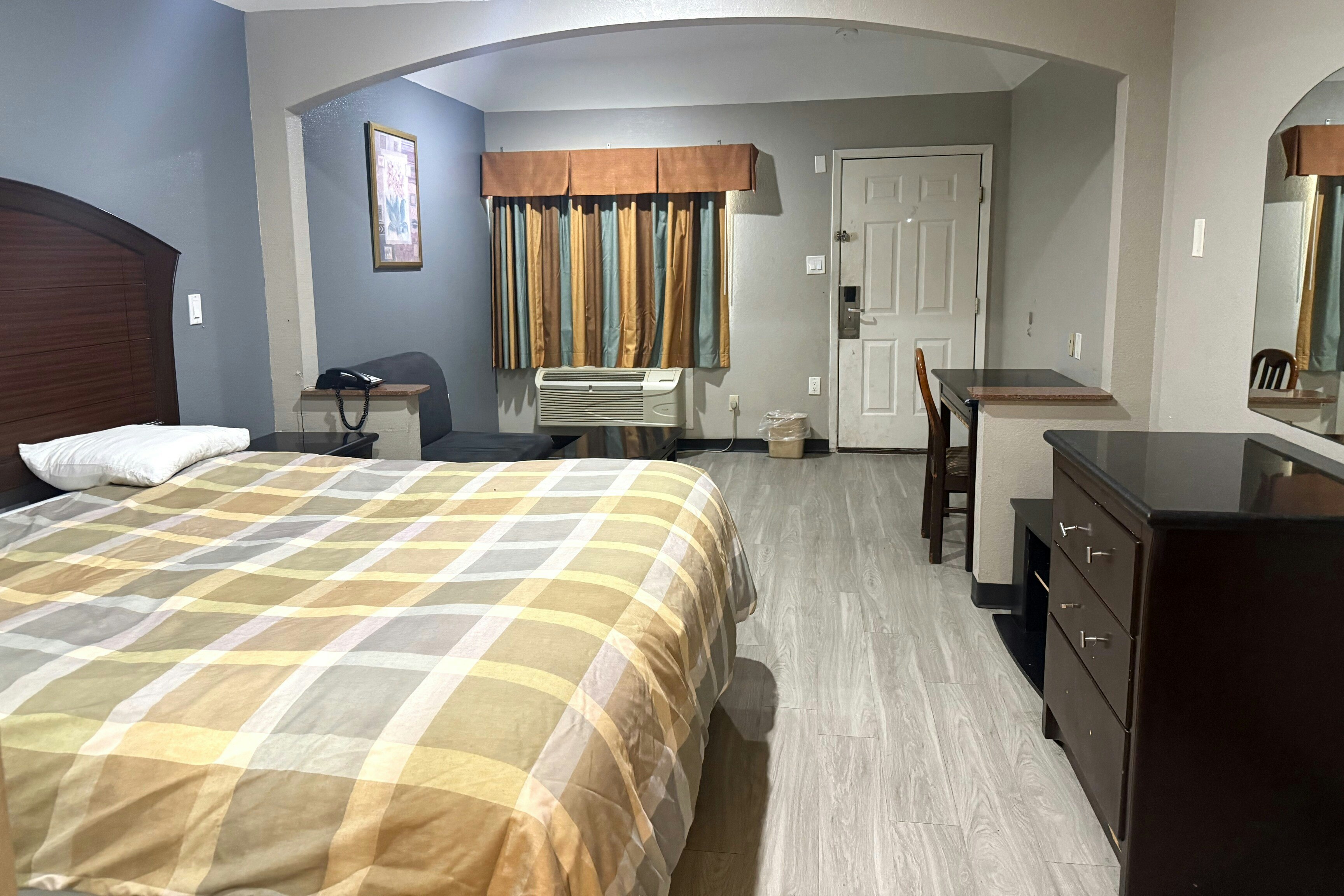 Hotel O Regency Suites Houston – IAH Beltway 8