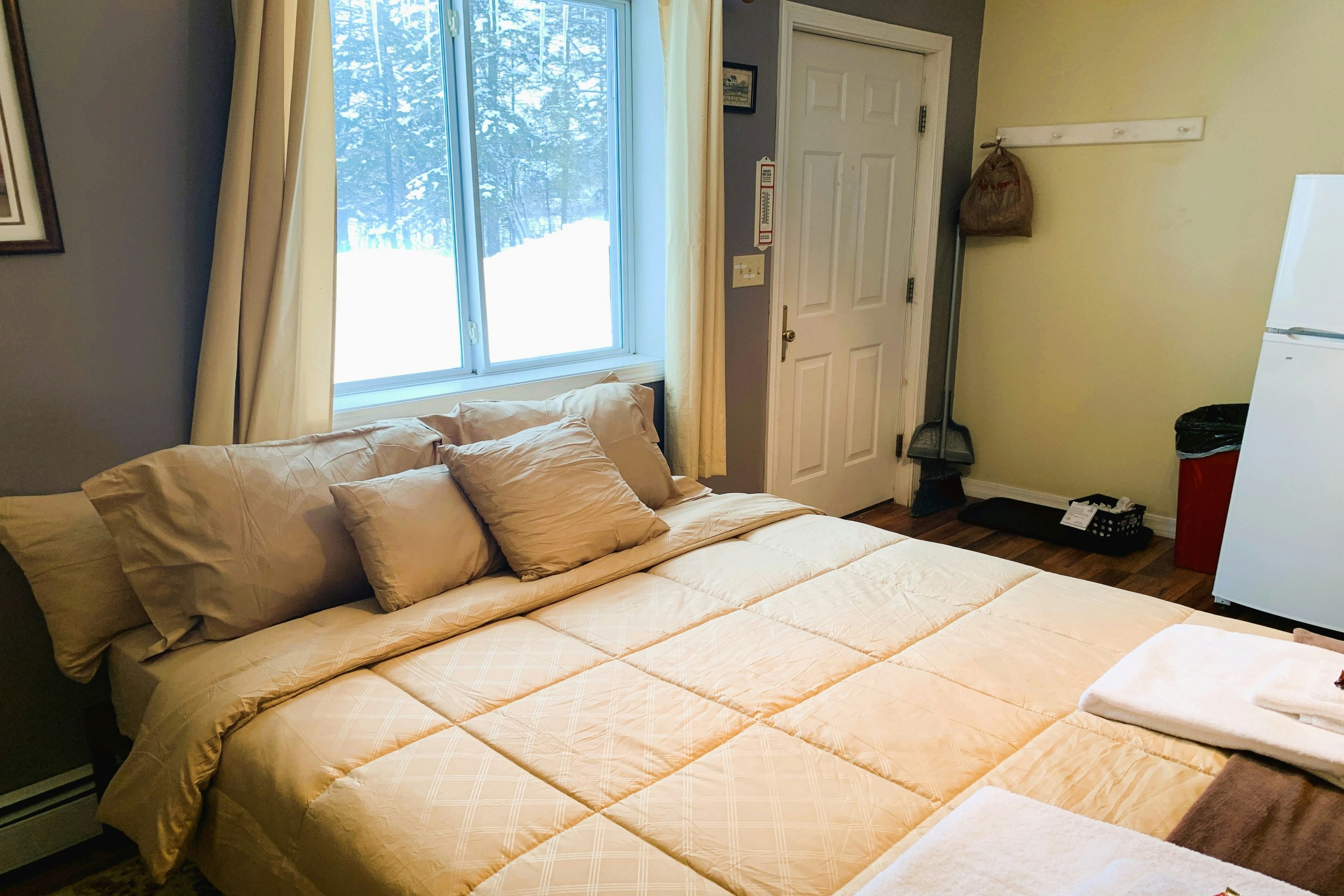 King Bed Riverfront Suite with Kitchenette