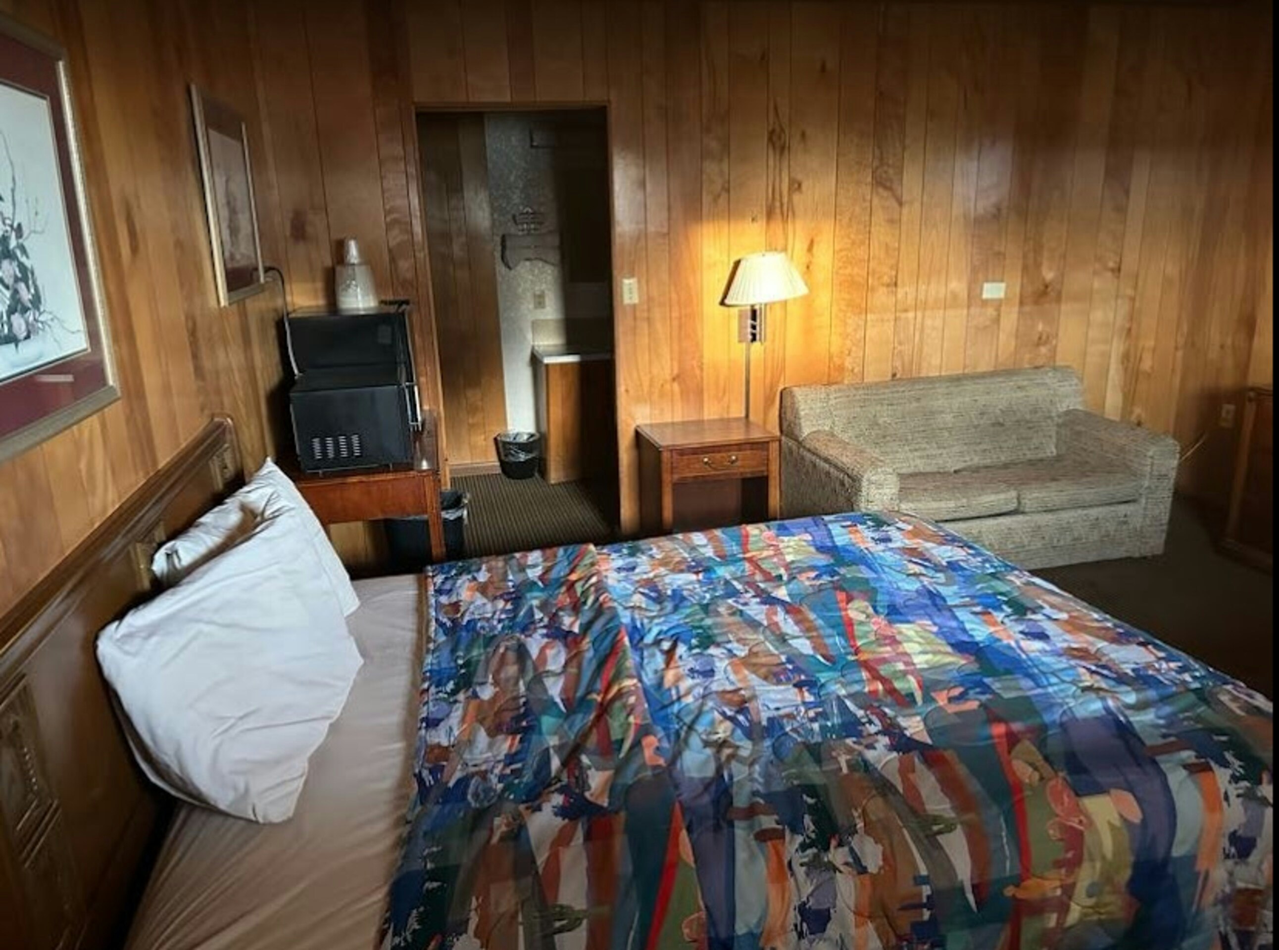 Love Hotels Western Holiday by OYO at Harlan Lake NE