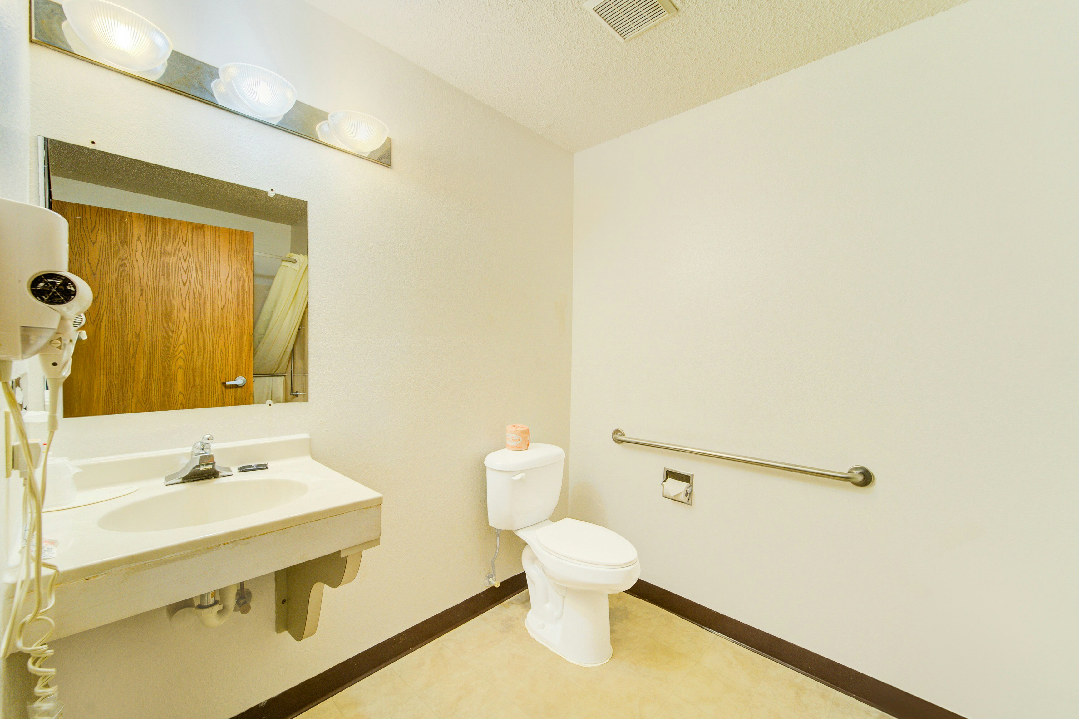 Capital O Amerihost Inn and Suites Kingdom City Hwy 54 MO
