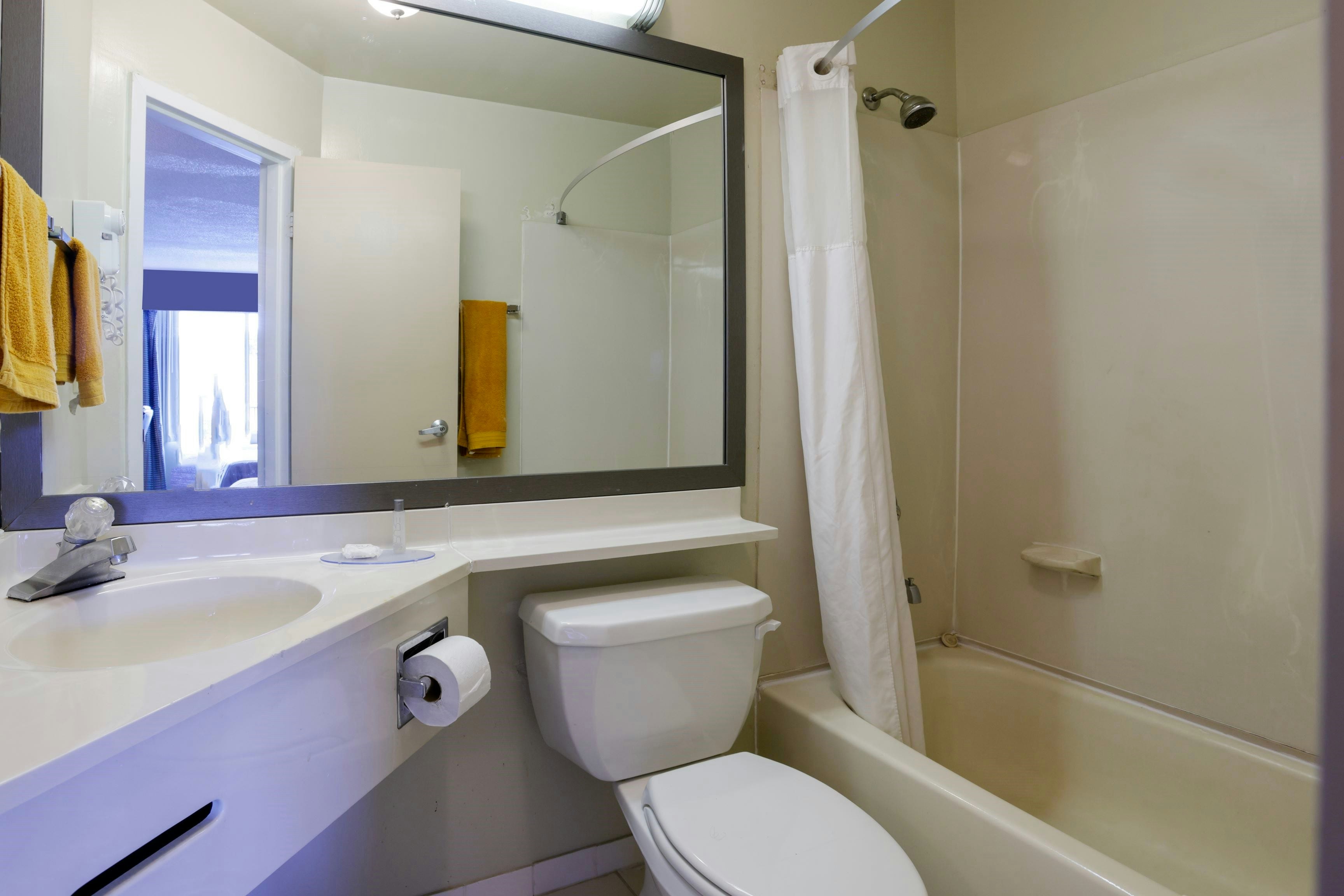 Copley Inn Suites By OYO Akron OH