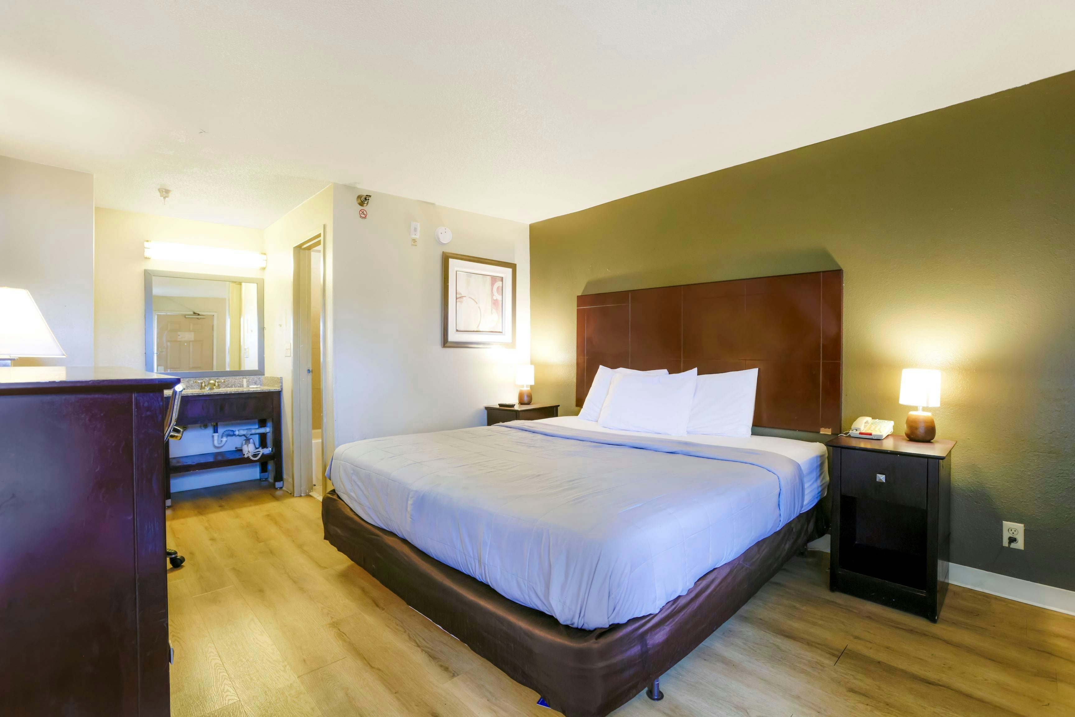 Copley Inn Suites By OYO Akron OH