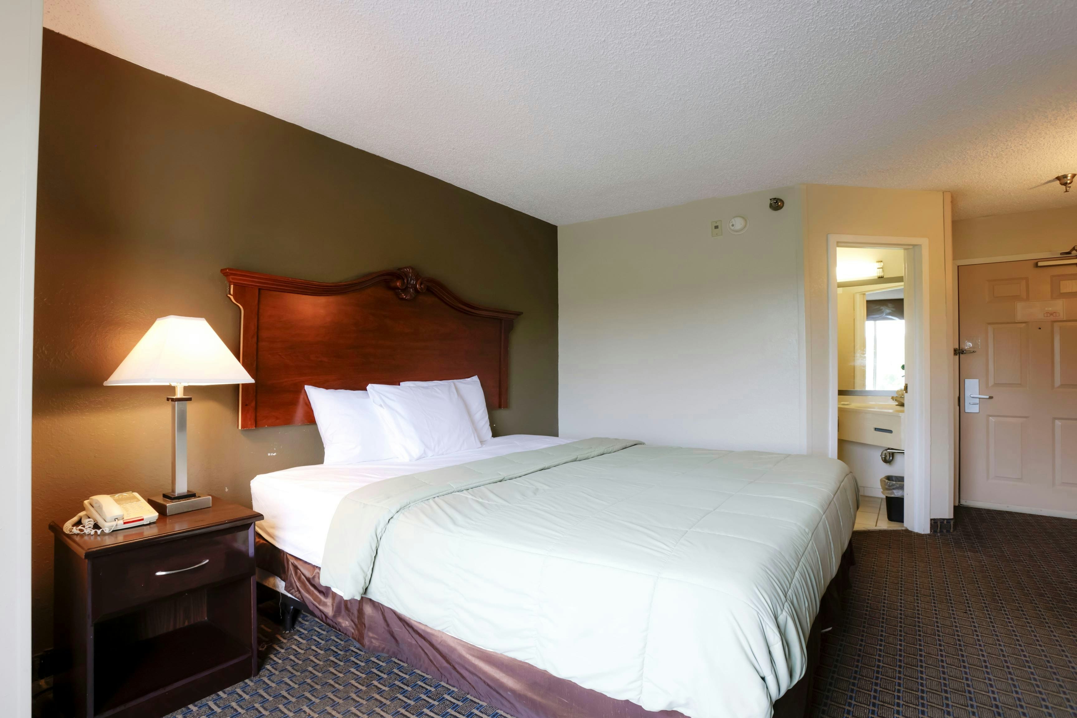 Copley Inn Suites By OYO Akron OH