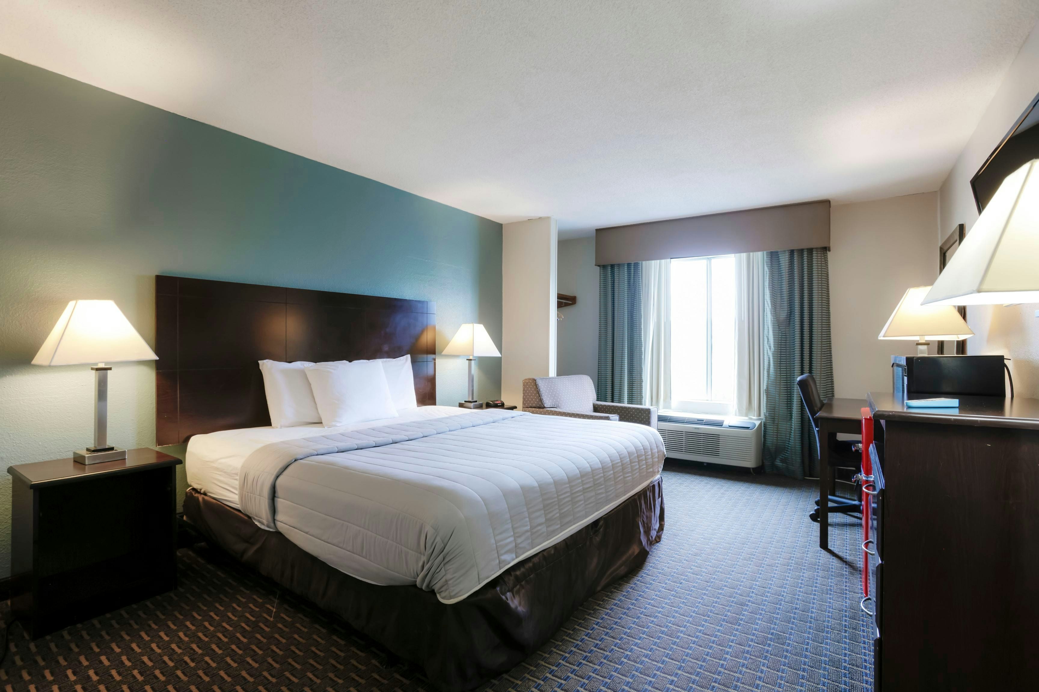 1 King Bed & 2 Full Beds
