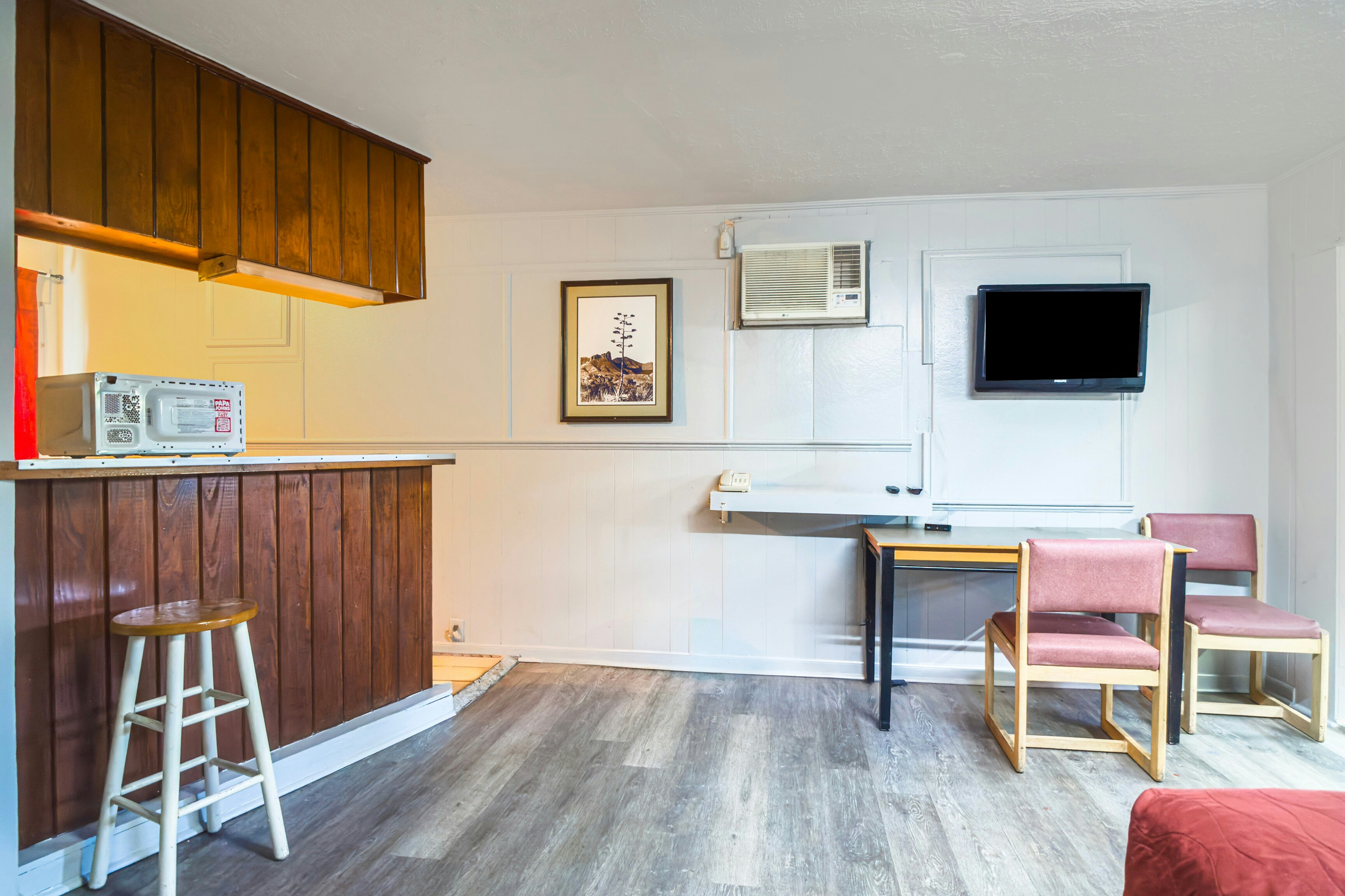 3 Queen Beds with Kitchenette