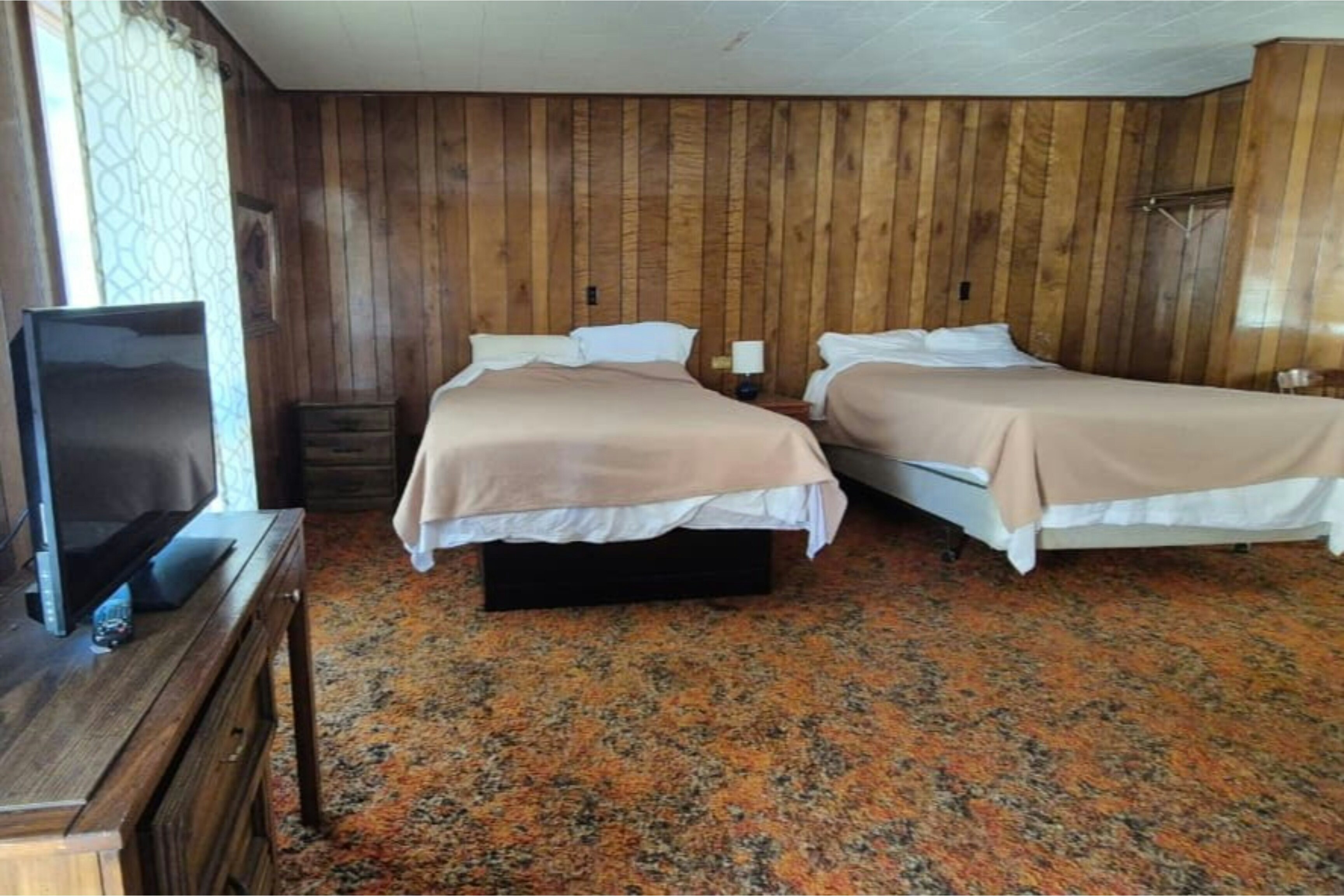 2 Queen Beds with Kitchenette Non-Smoking