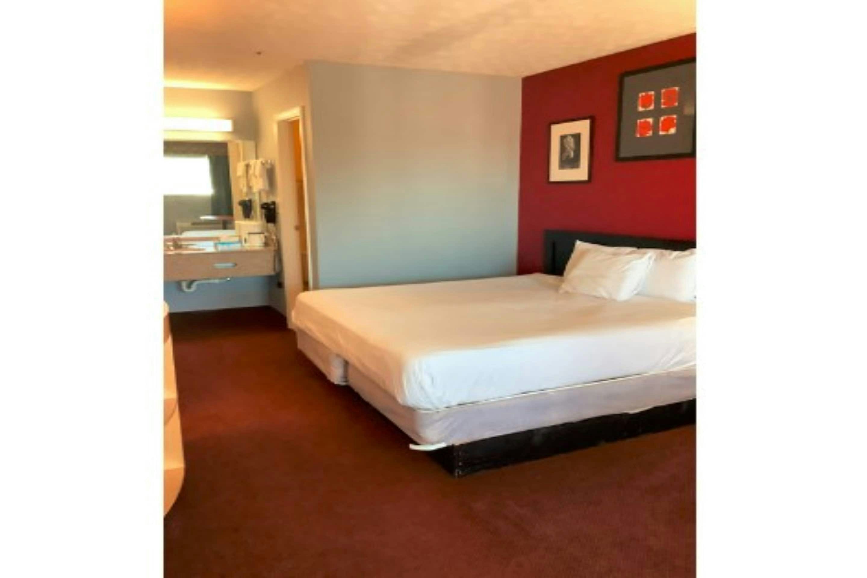 King Bed Smoking