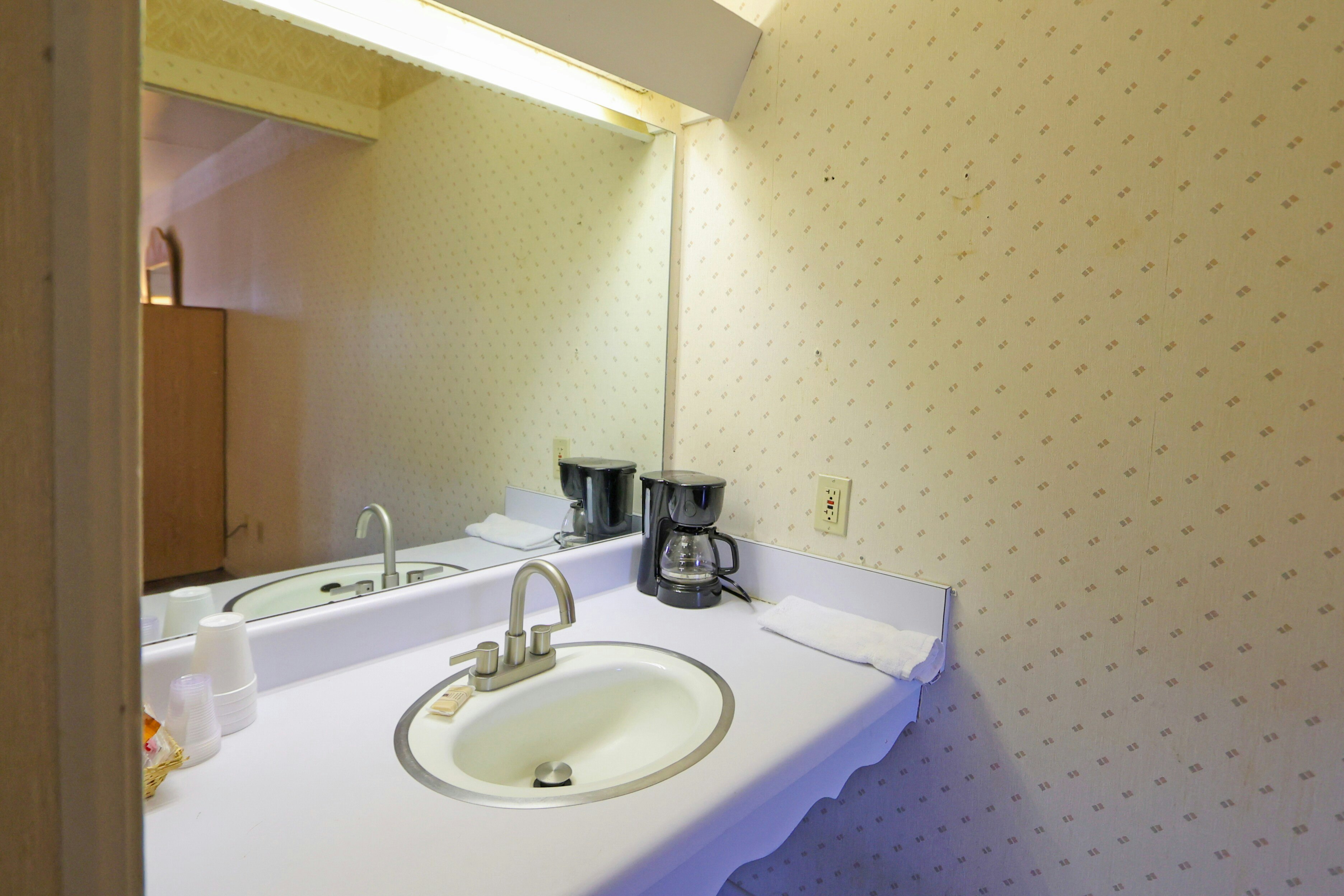 Hotel O Relax Inn Lewisburg near I-64