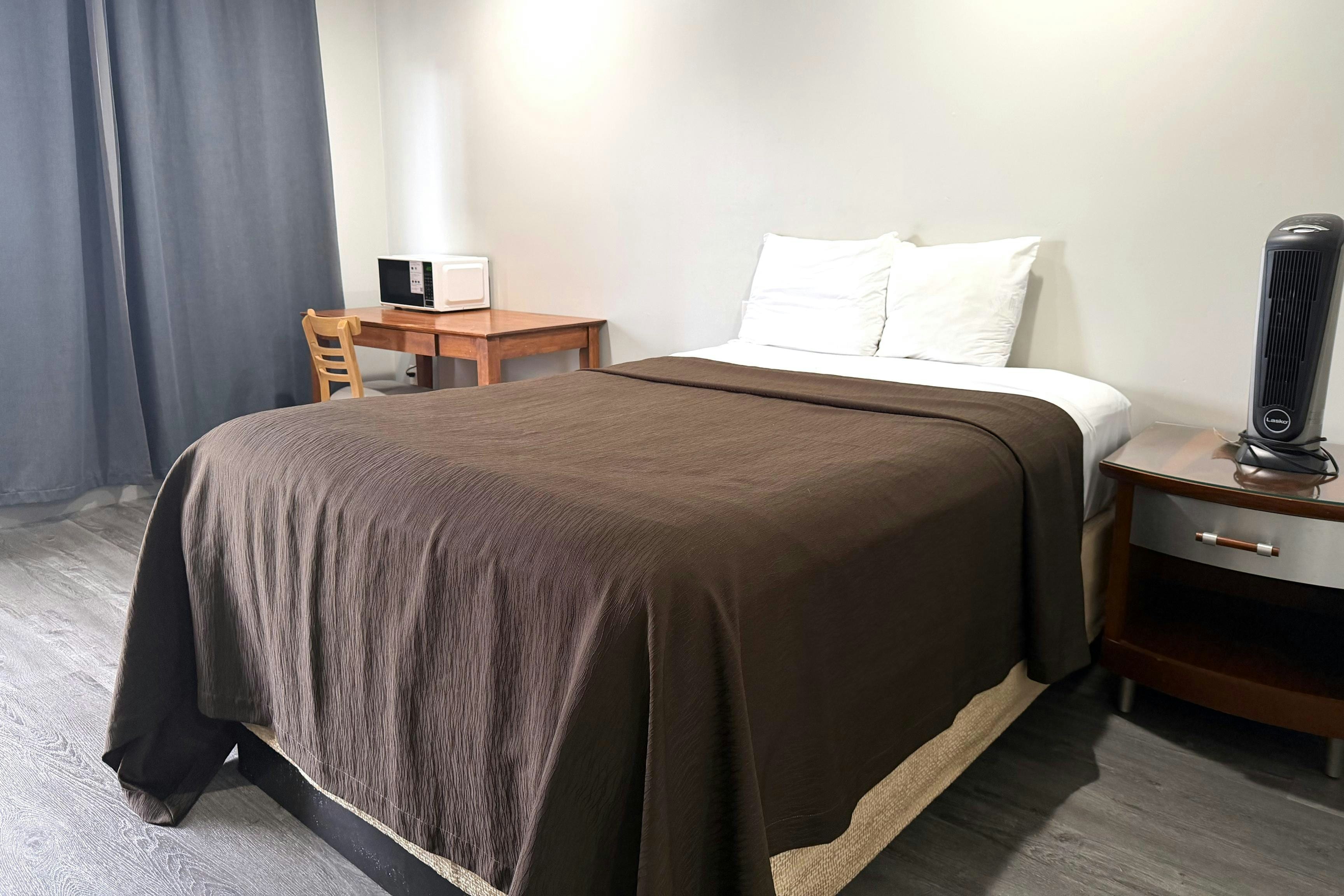 Full Bed Non-Smoking