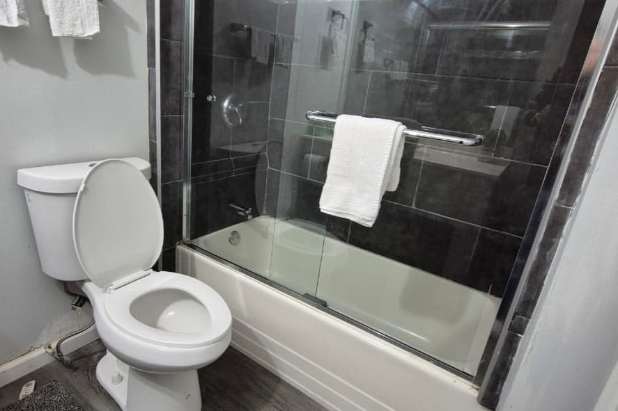 King Bed Non-Smoking with Jetted Tub