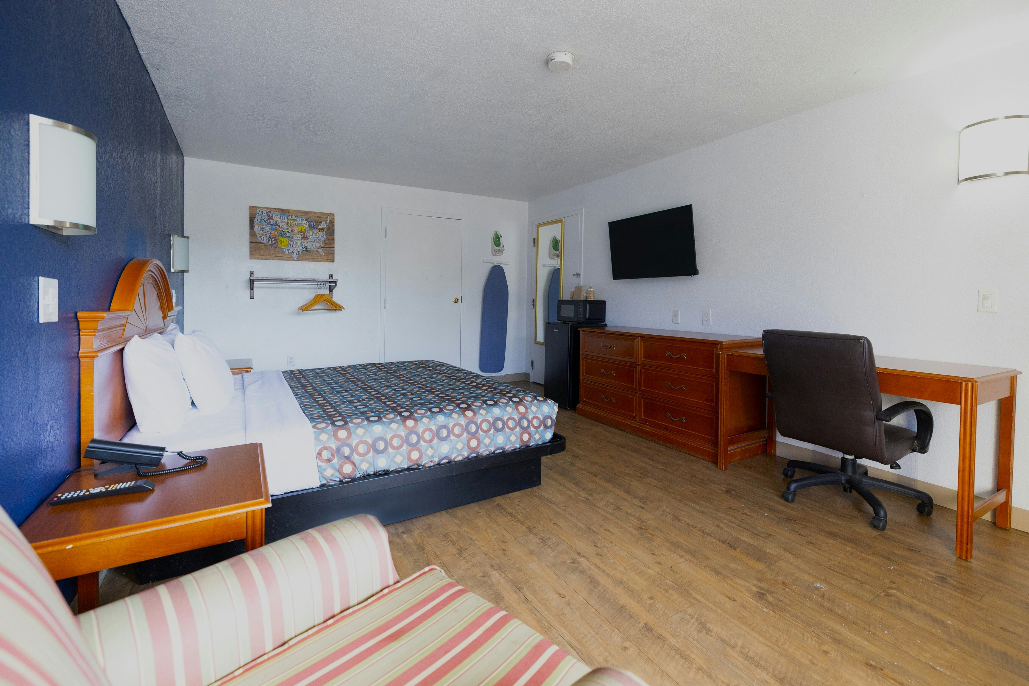 King Bed Accessible Smoking