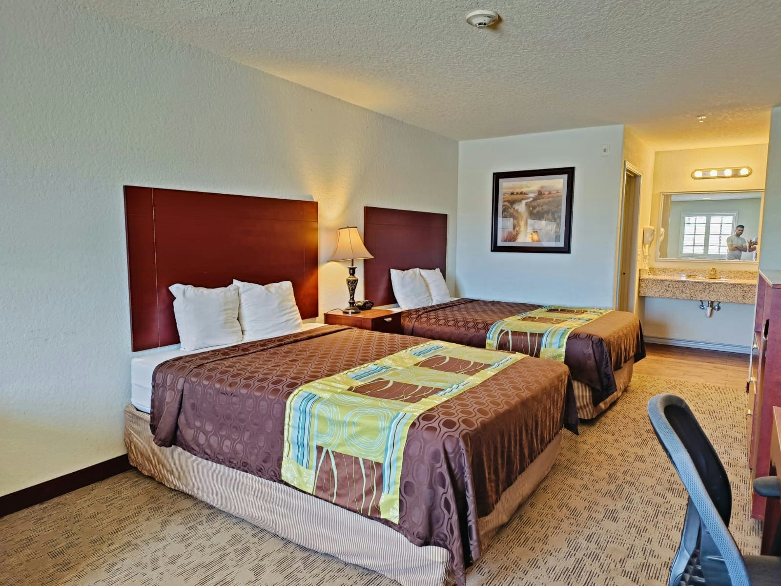 2 Queen Beds with Sofa Bed