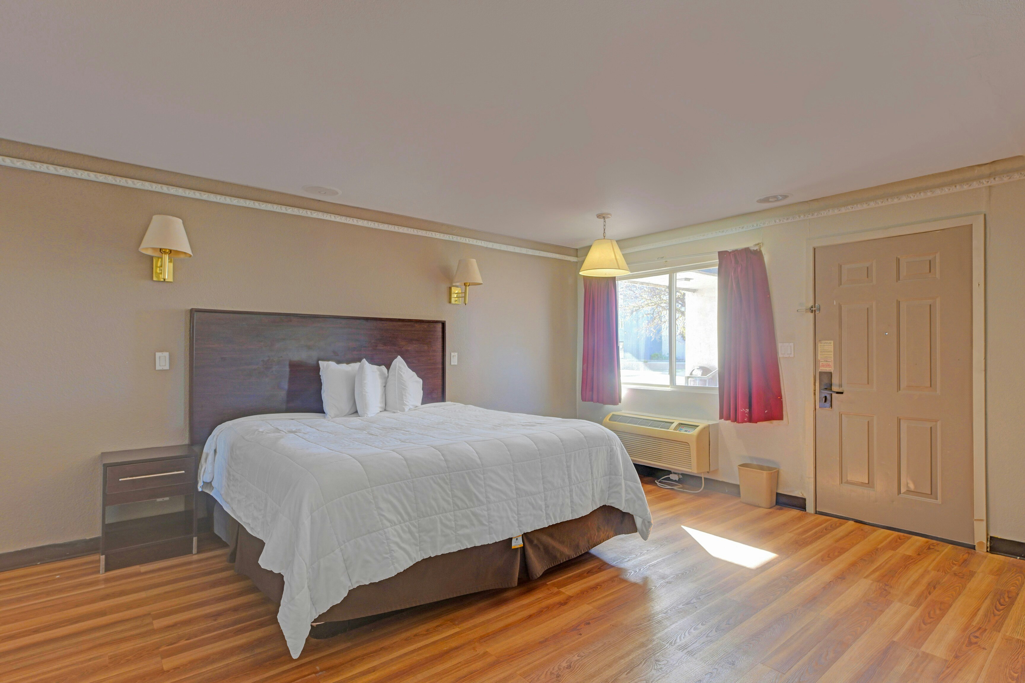 Suite - King Bed Non - Smoking