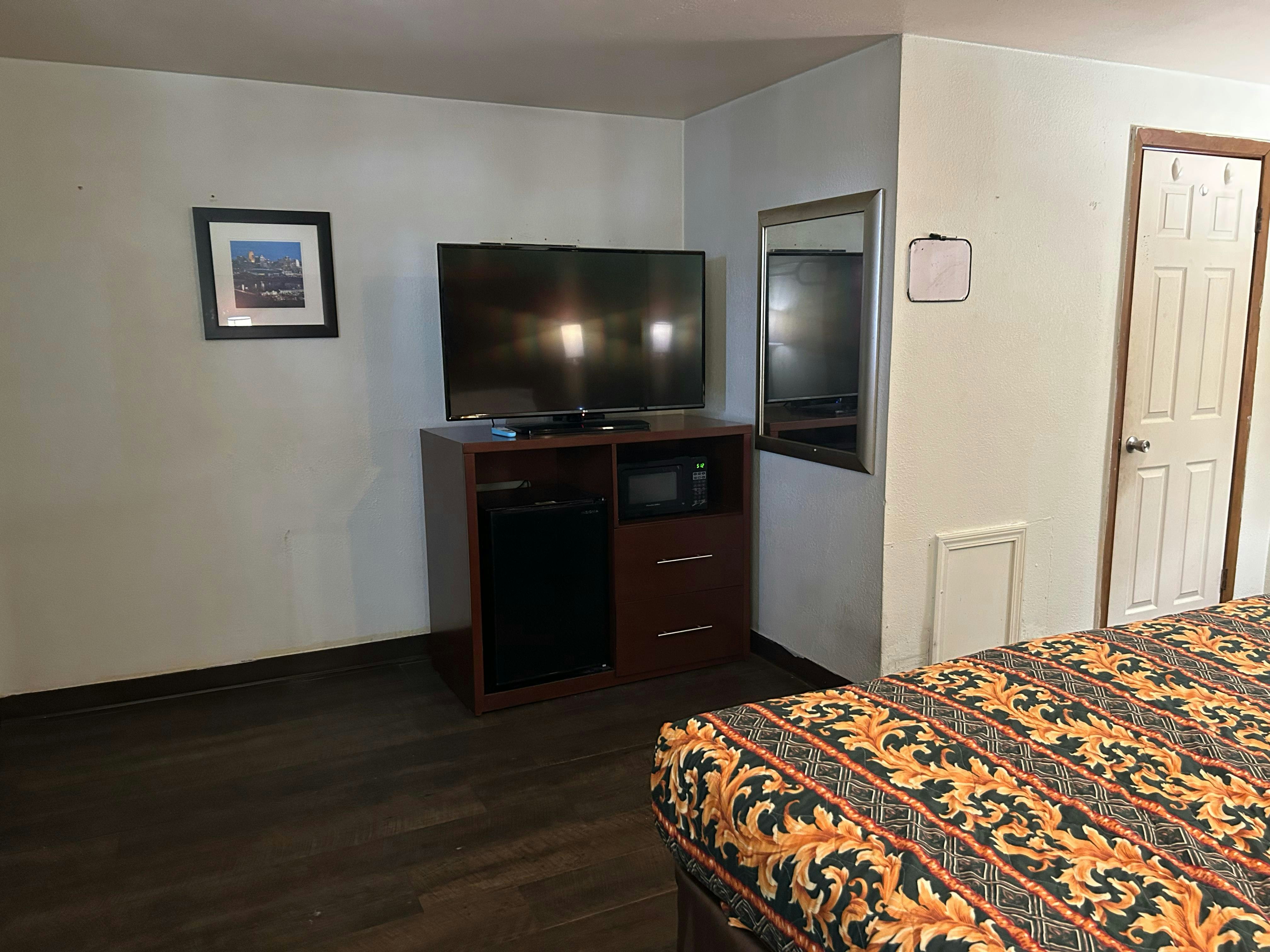 Hillcrest Motel by Oyo Aurora near Lawrenceburg