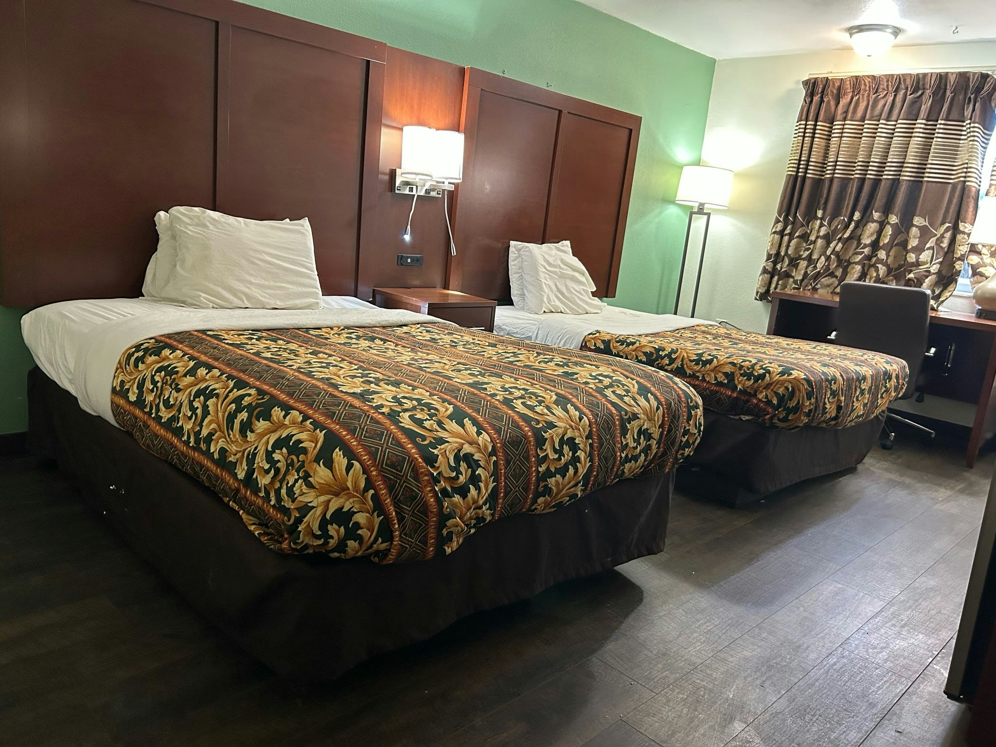2 Queen Beds Non-Smoking
