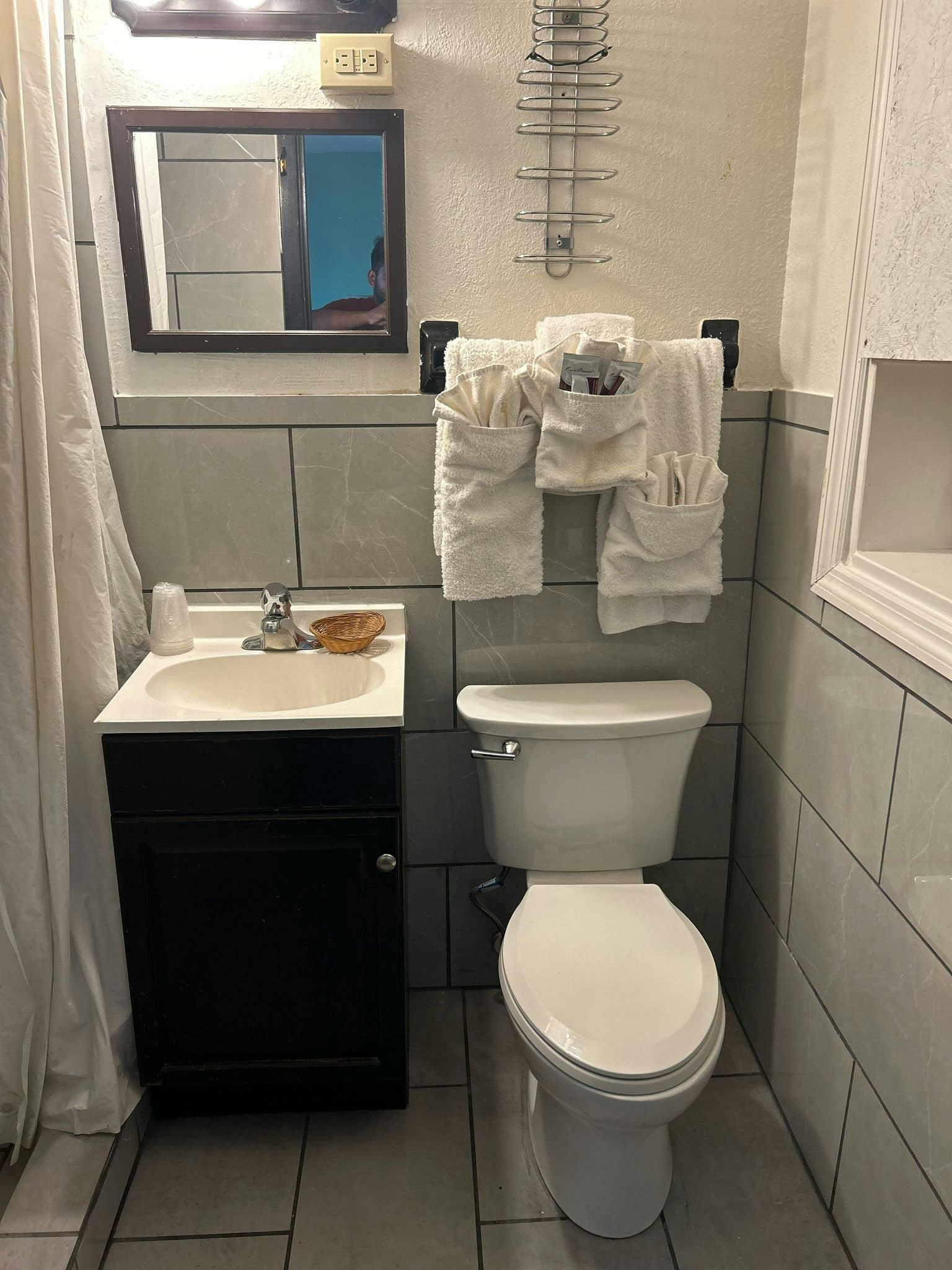 Hillcrest Motel by Oyo Aurora near Lawrenceburg
